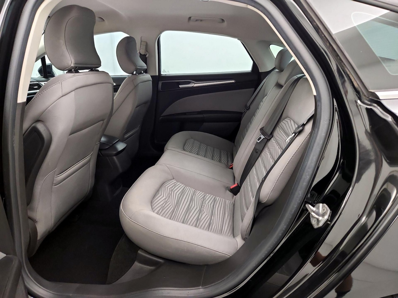2016 Ford Fusion S - Photo 20