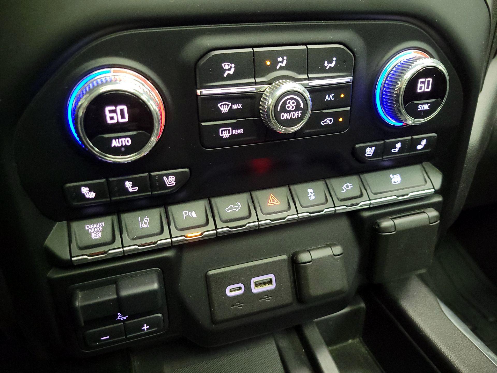 Thumbnail: 2020 GMC Sierra 3500 - 16