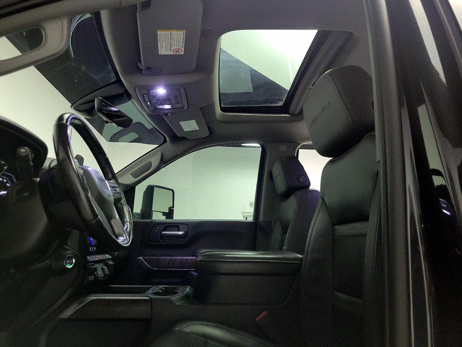 Sunroof(s) & Overhead Airbags