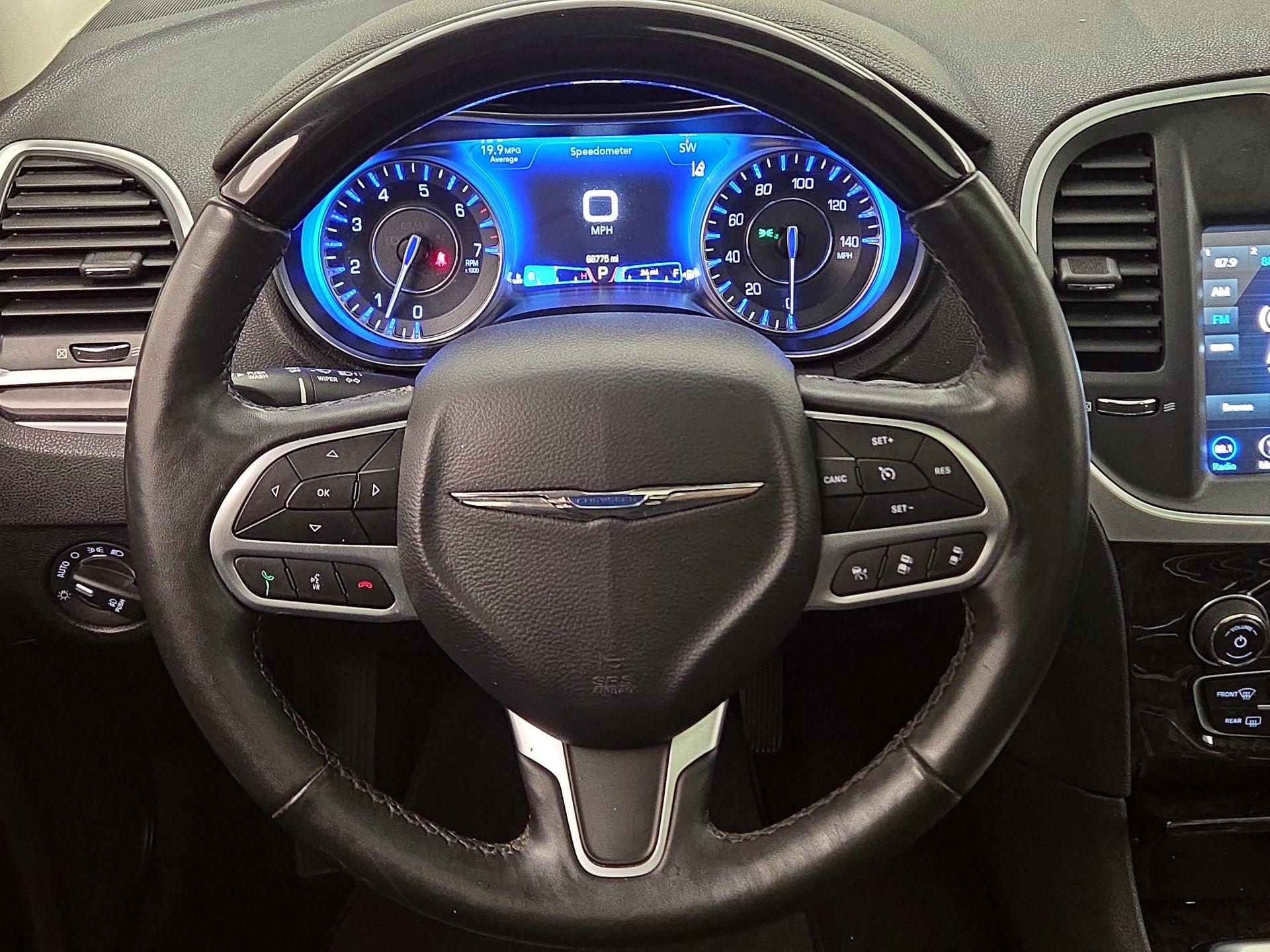 Thumbnail: 2019 Chrysler 300 - 10