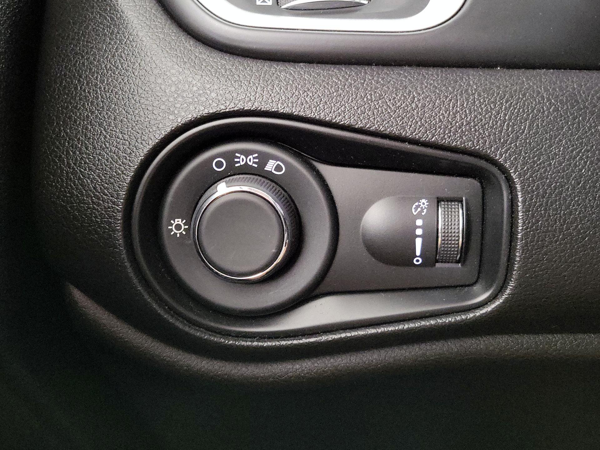 Thumbnail: 2020 Jeep Renegade - 13