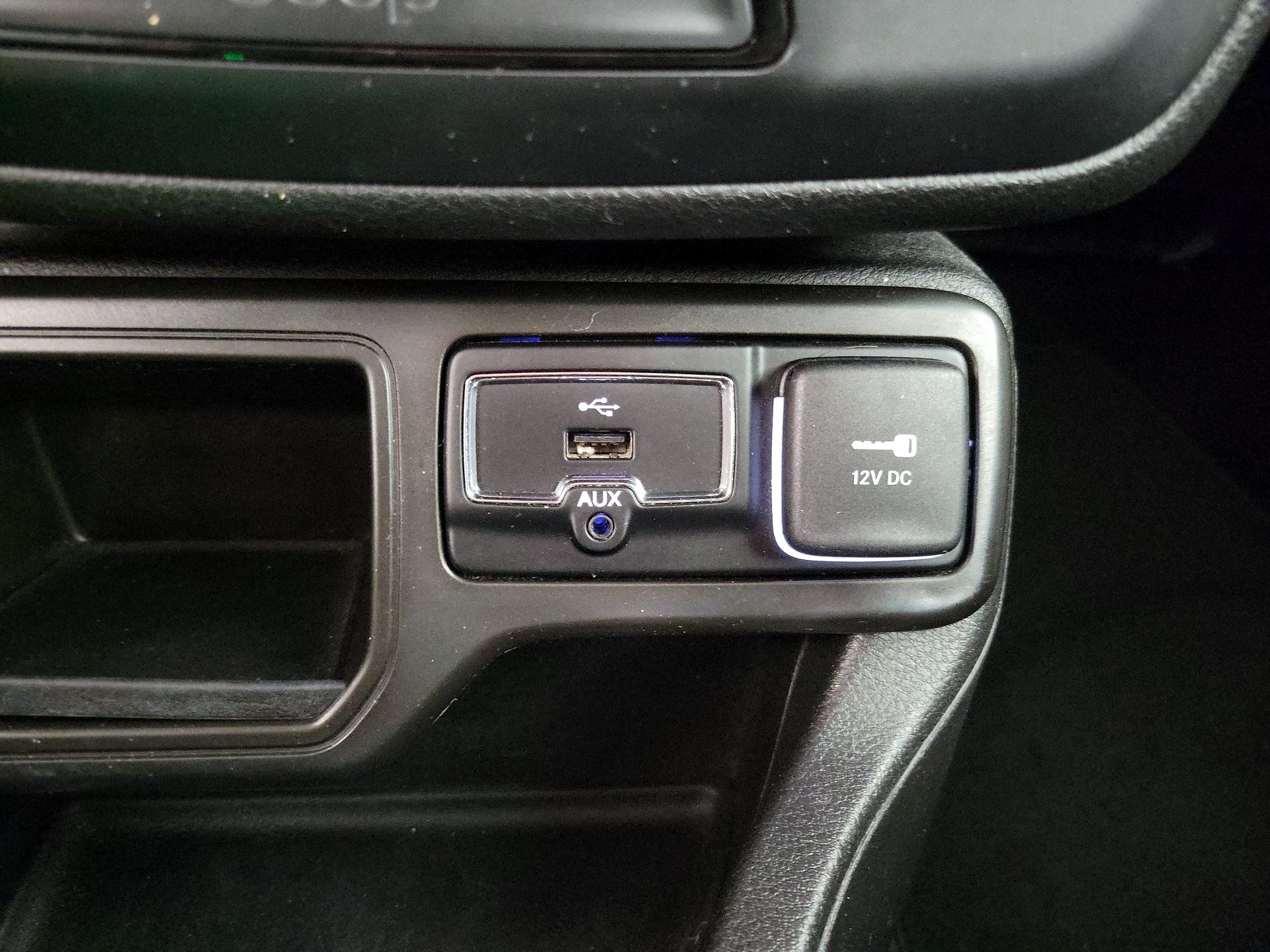 Thumbnail: 2020 Jeep Renegade - 18