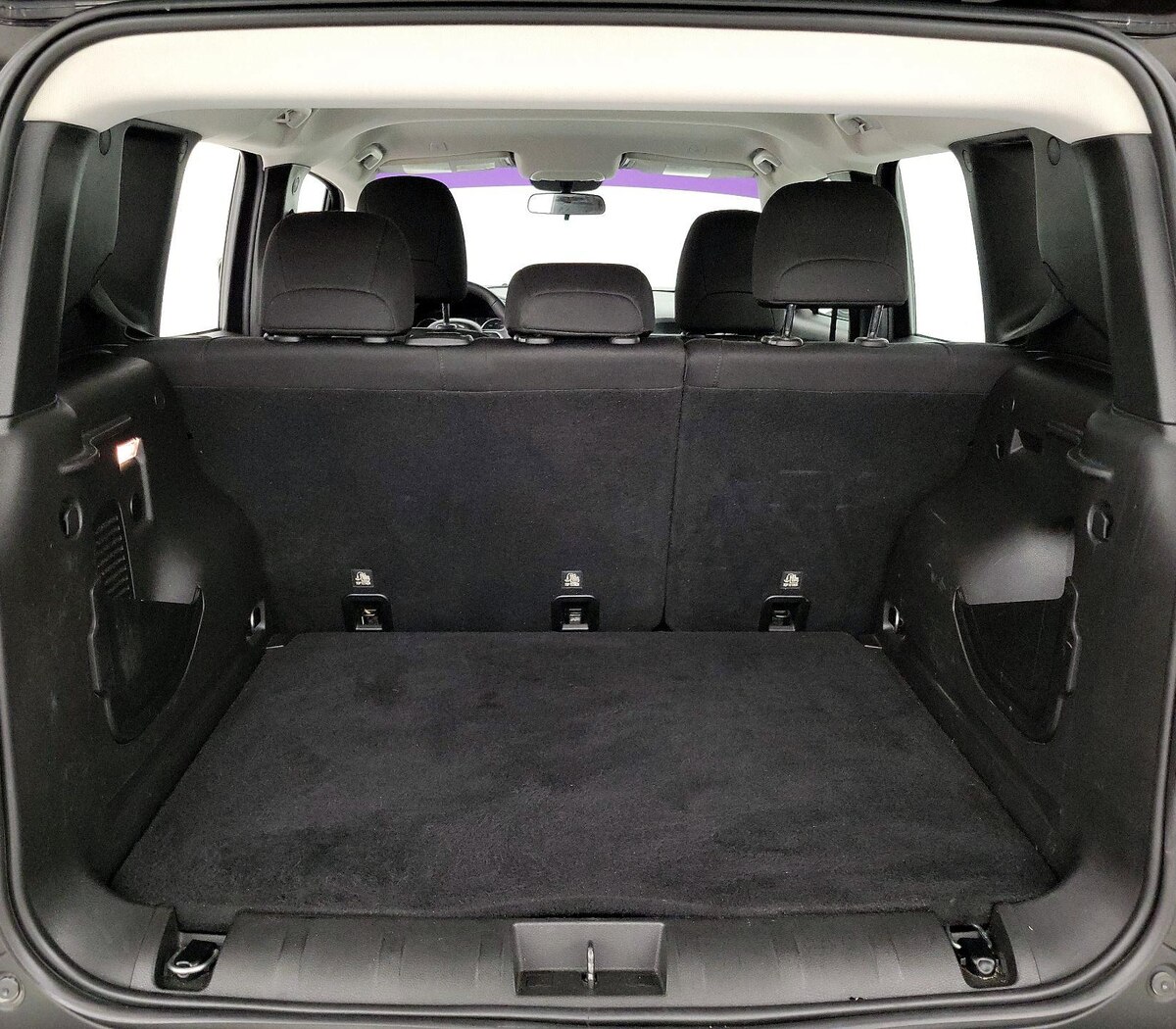 Trunk/Cargo (Seats Up)