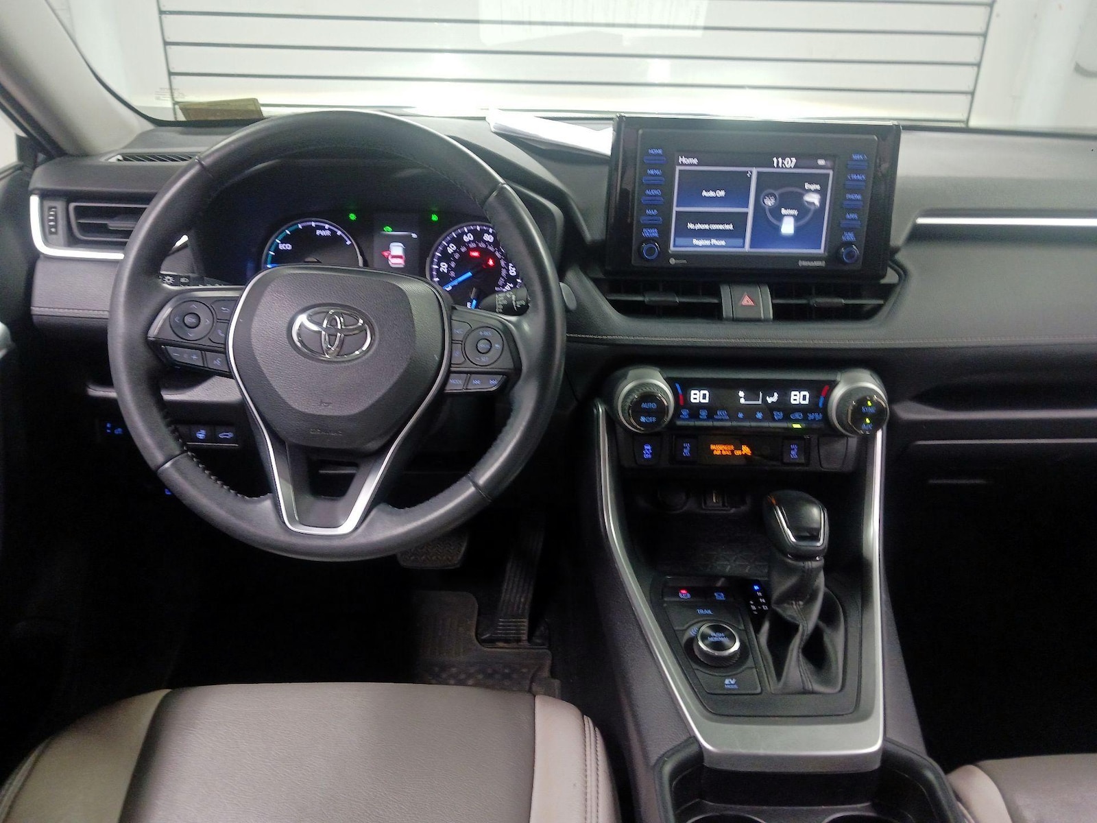 2021 Toyota RAV4 XLE - Photo 10