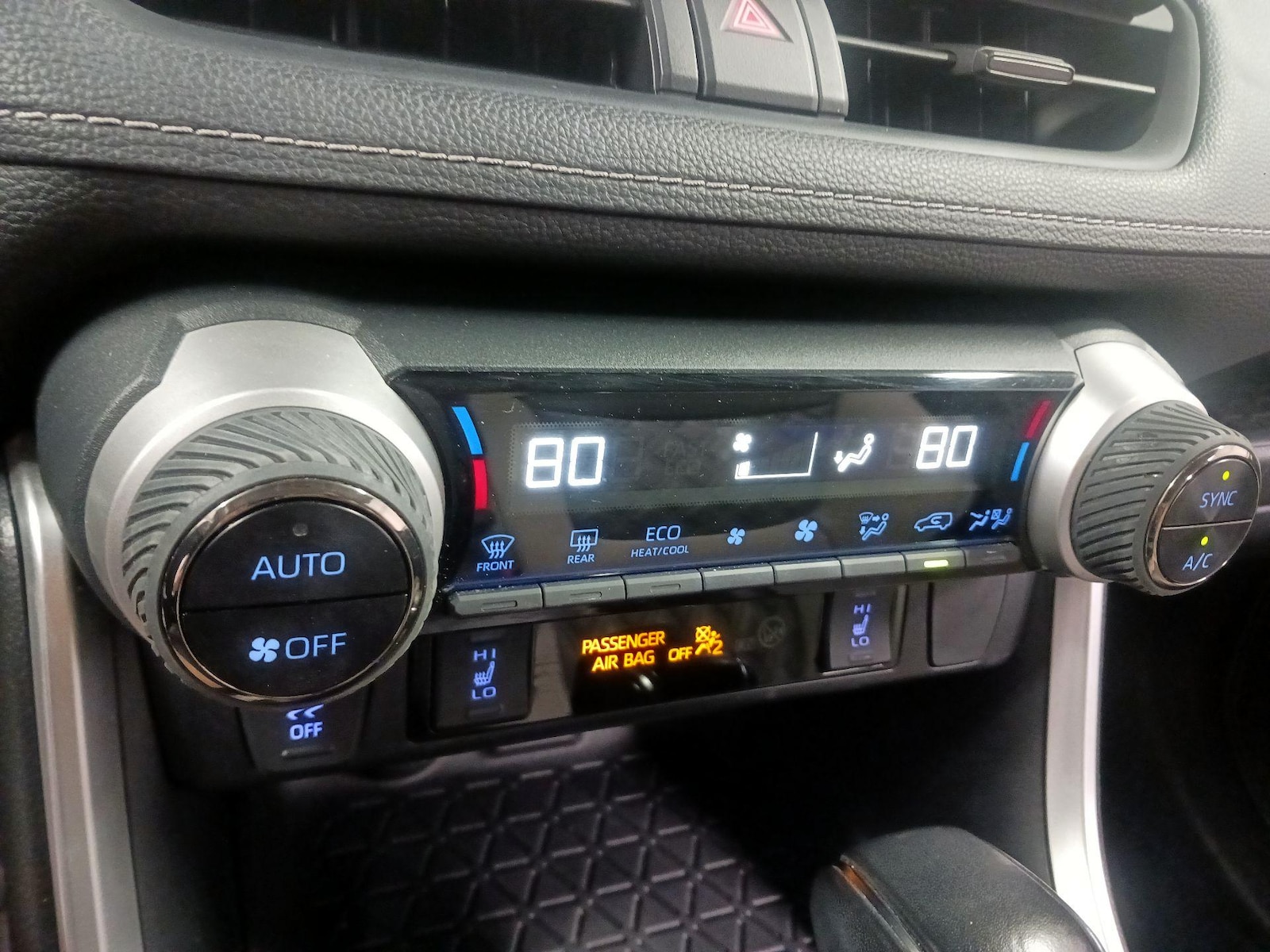 2021 Toyota RAV4 XLE - Photo 16