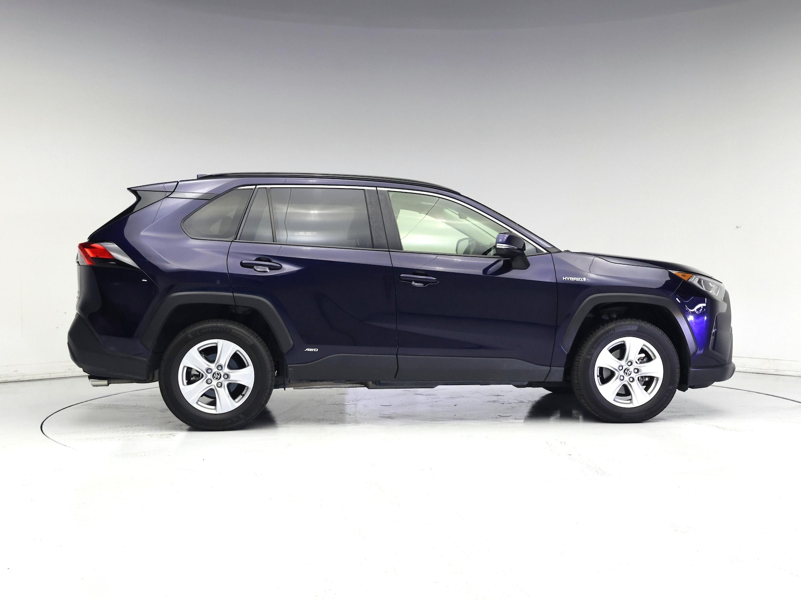2021 Toyota RAV4 XLE - Photo 8