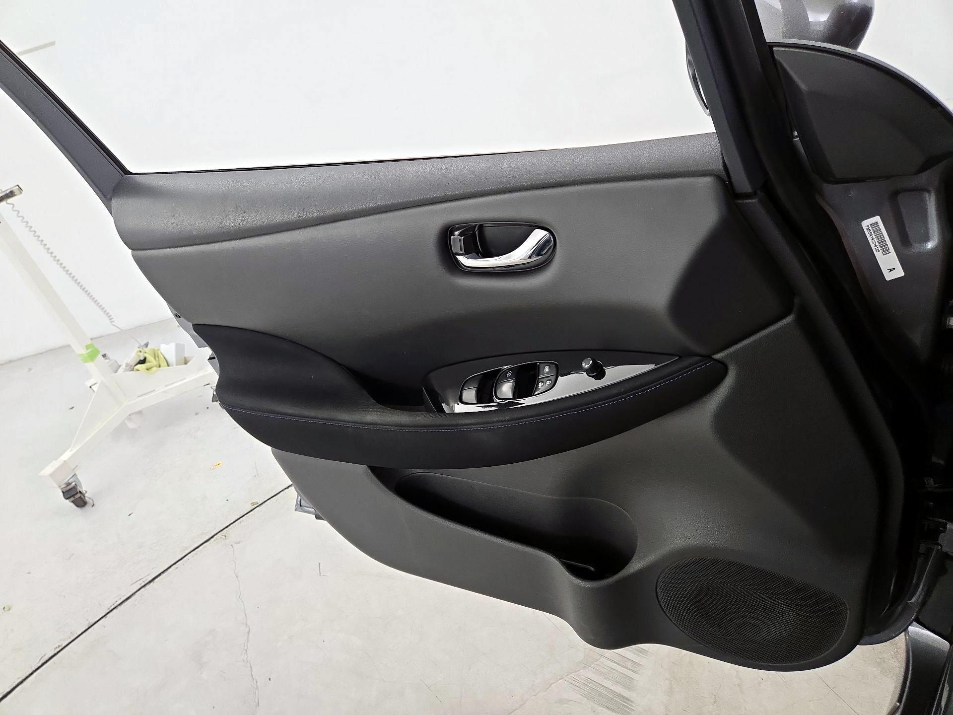 Thumbnail: 2019 Nissan Leaf - 12