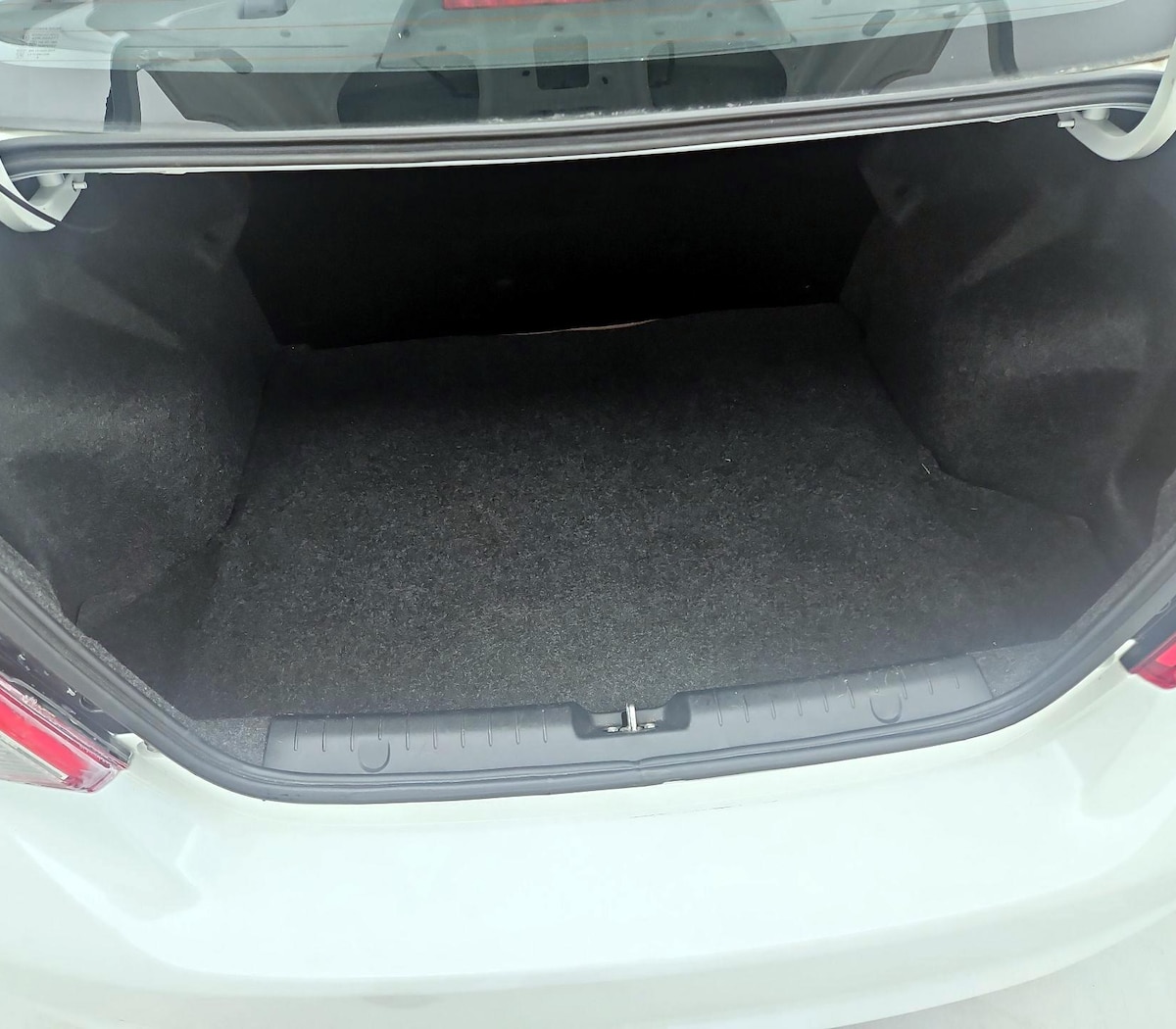 Trunk/Cargo (Seats Up)