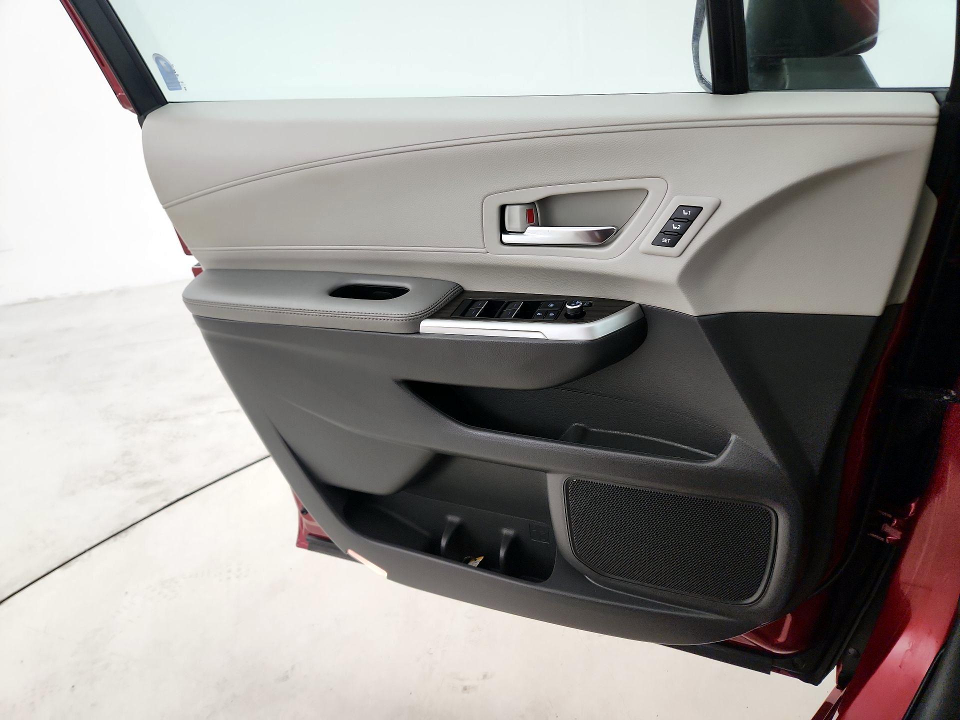 Thumbnail: 2024 Toyota Sienna - 12