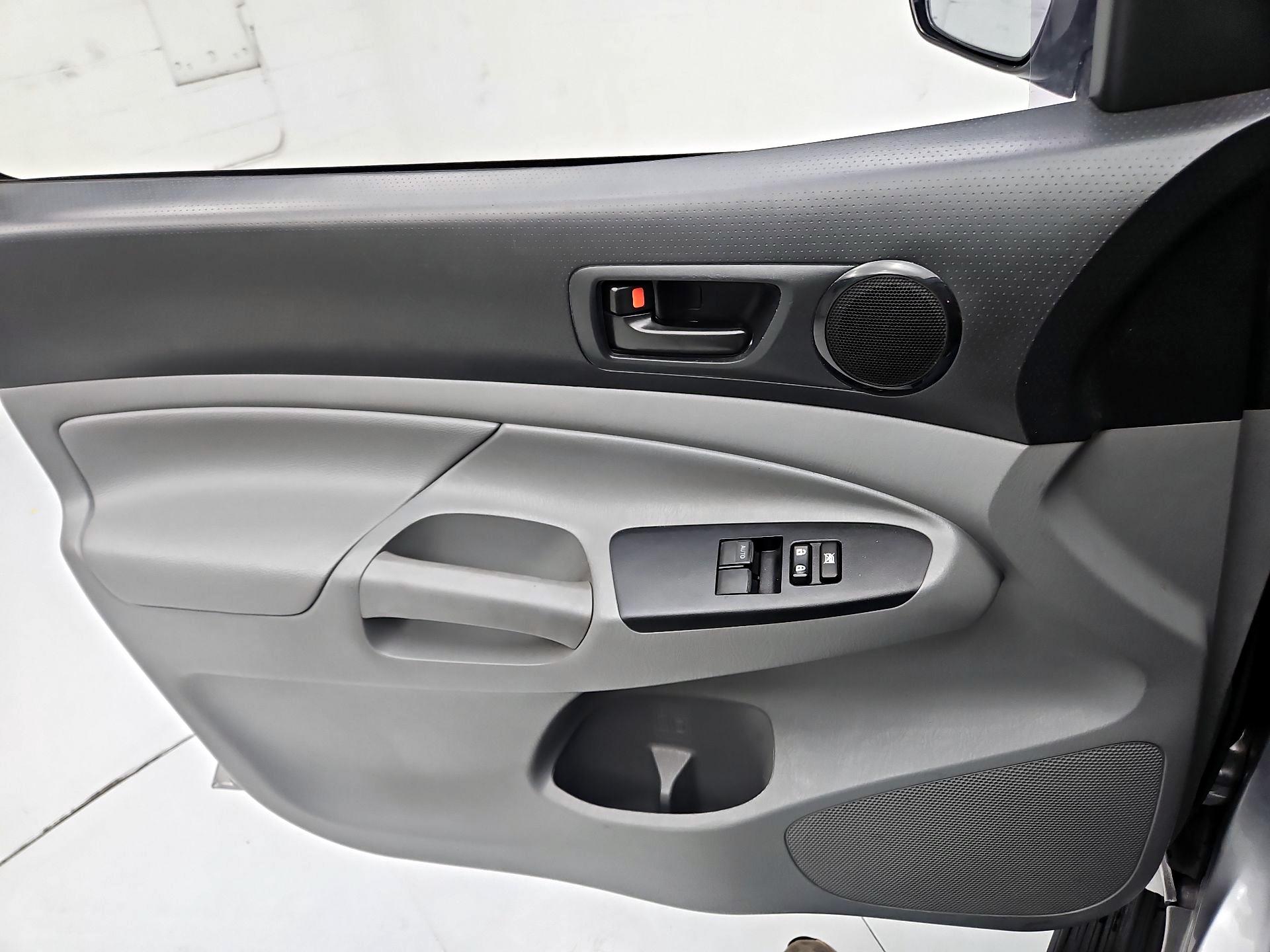 Thumbnail: 2014 Toyota Tacoma - 12