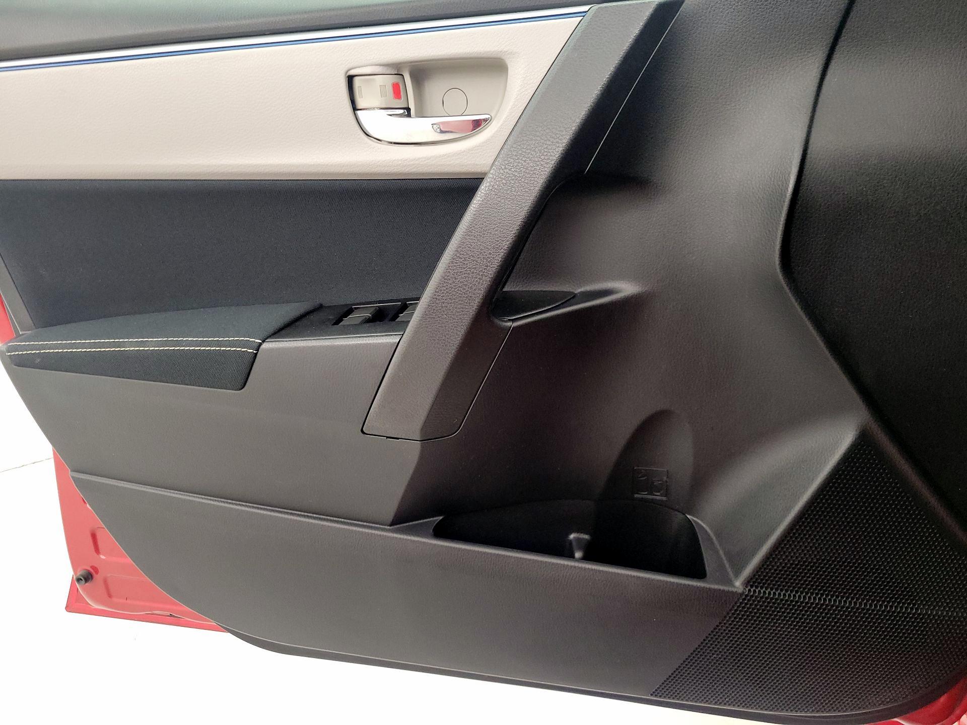 Thumbnail: 2015 Toyota Corolla - 12