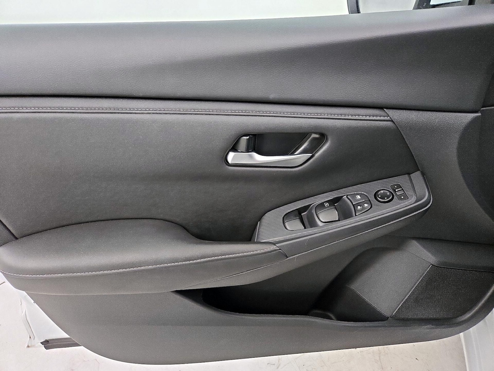 2025 Nissan Sentra SV - Photo 13