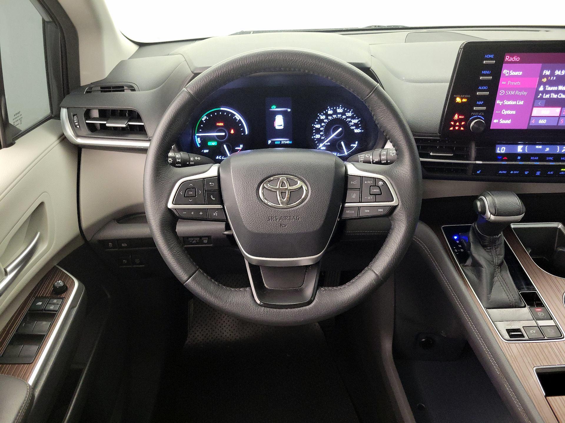 Thumbnail: 2021 Toyota Sienna - 10