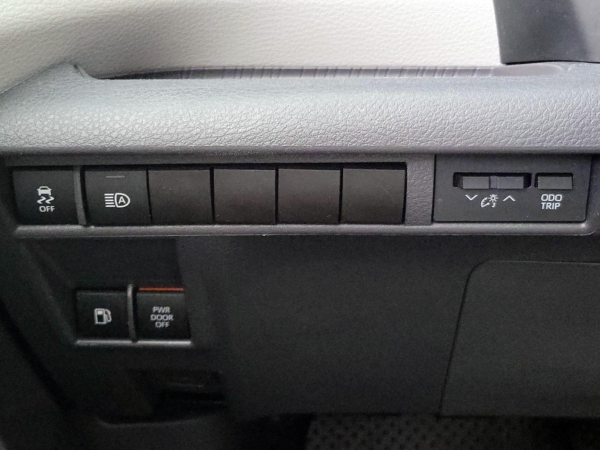 Thumbnail: 2021 Toyota Sienna - 13