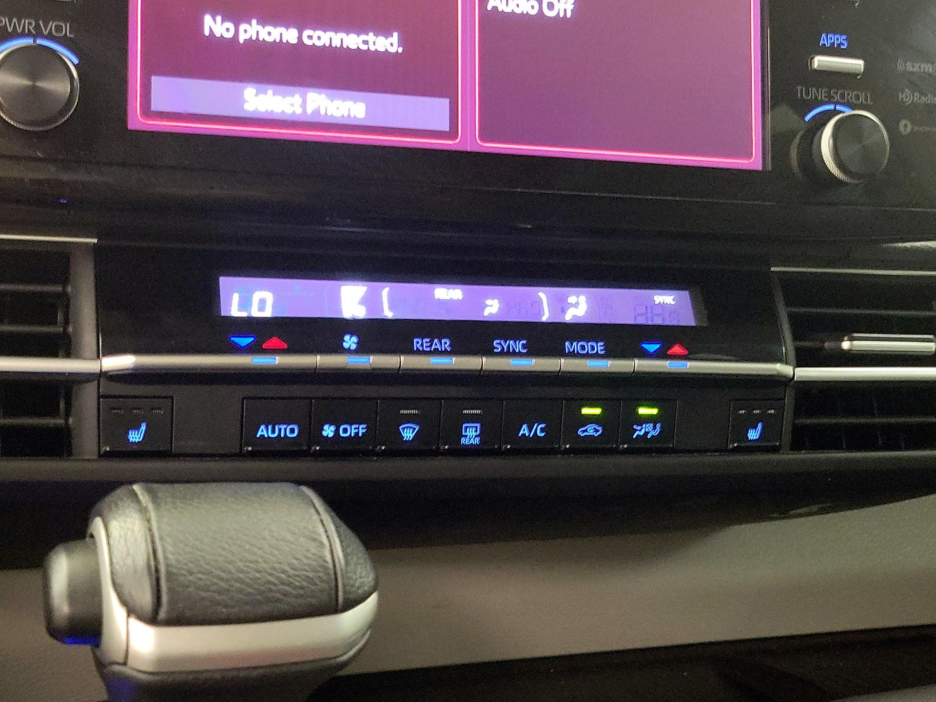 Thumbnail: 2021 Toyota Sienna - 16