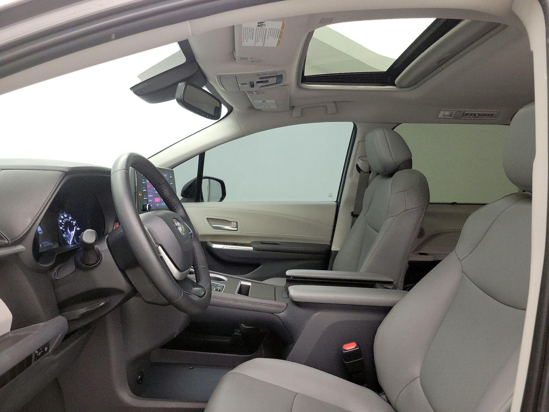 Thumbnail: 2021 Toyota Sienna - 19