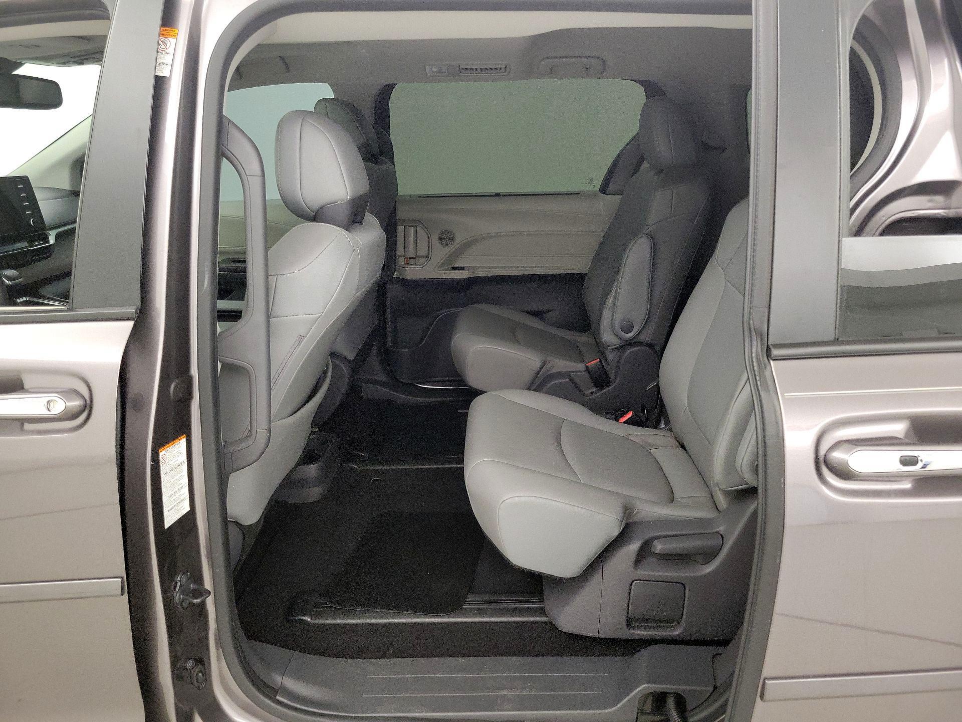 Thumbnail: 2021 Toyota Sienna - 20