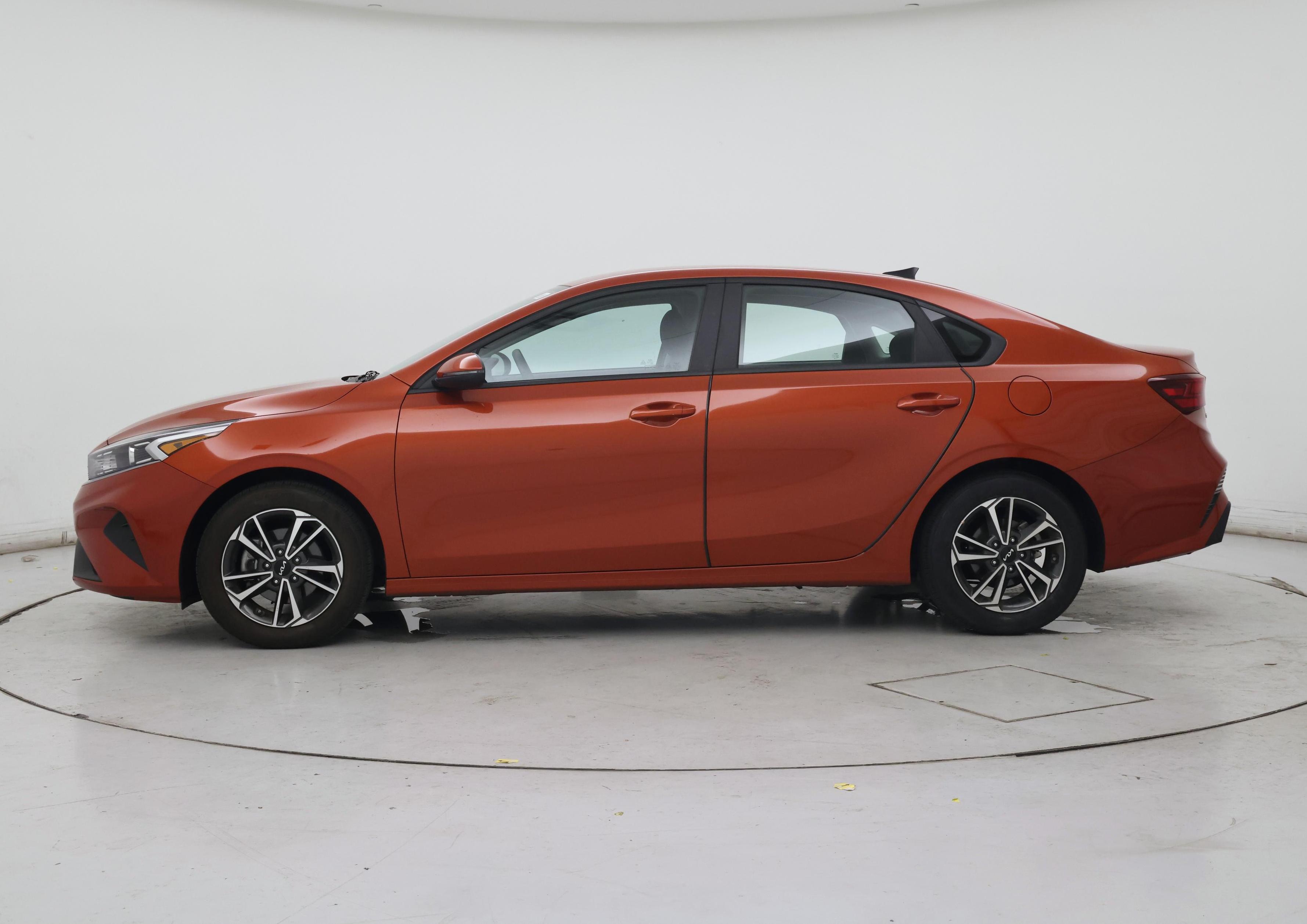 Thumbnail: 2023 Kia Forte - 3