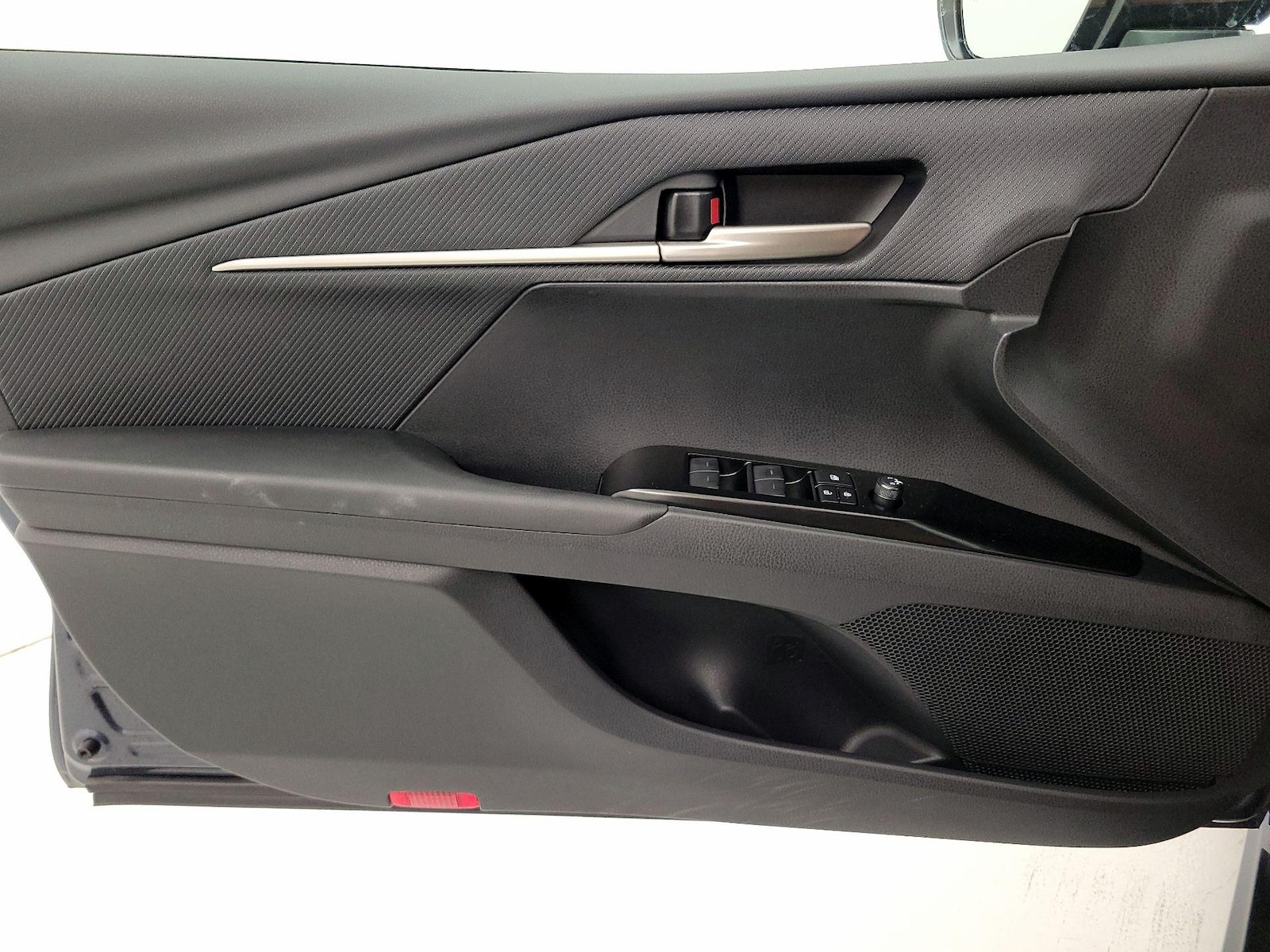 2026 Toyota Camry SE - Photo 13