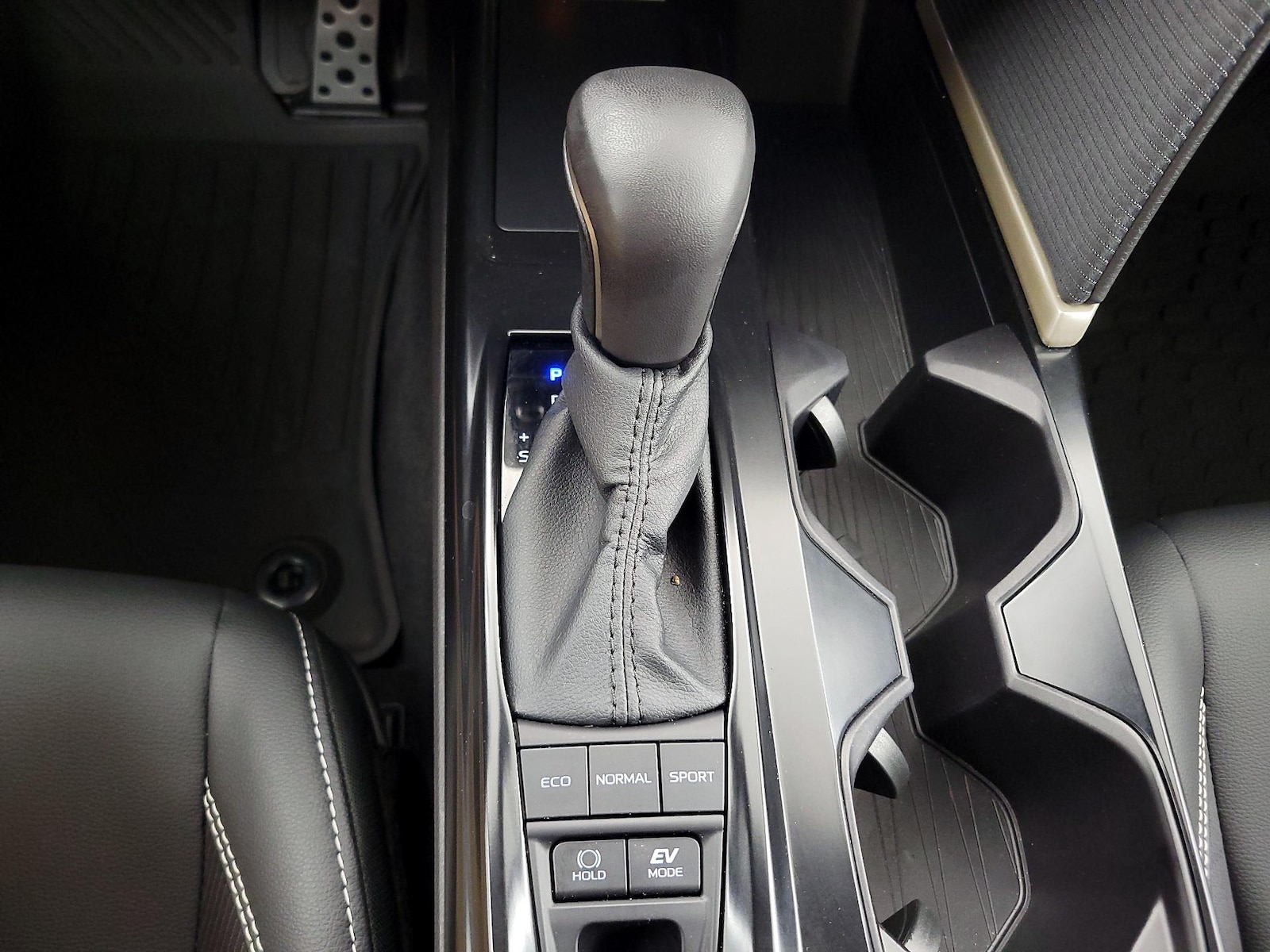 2026 Toyota Camry SE - Photo 18