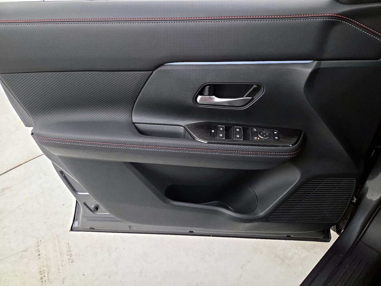2025 Nissan Kicks SR AWD - Photo 13