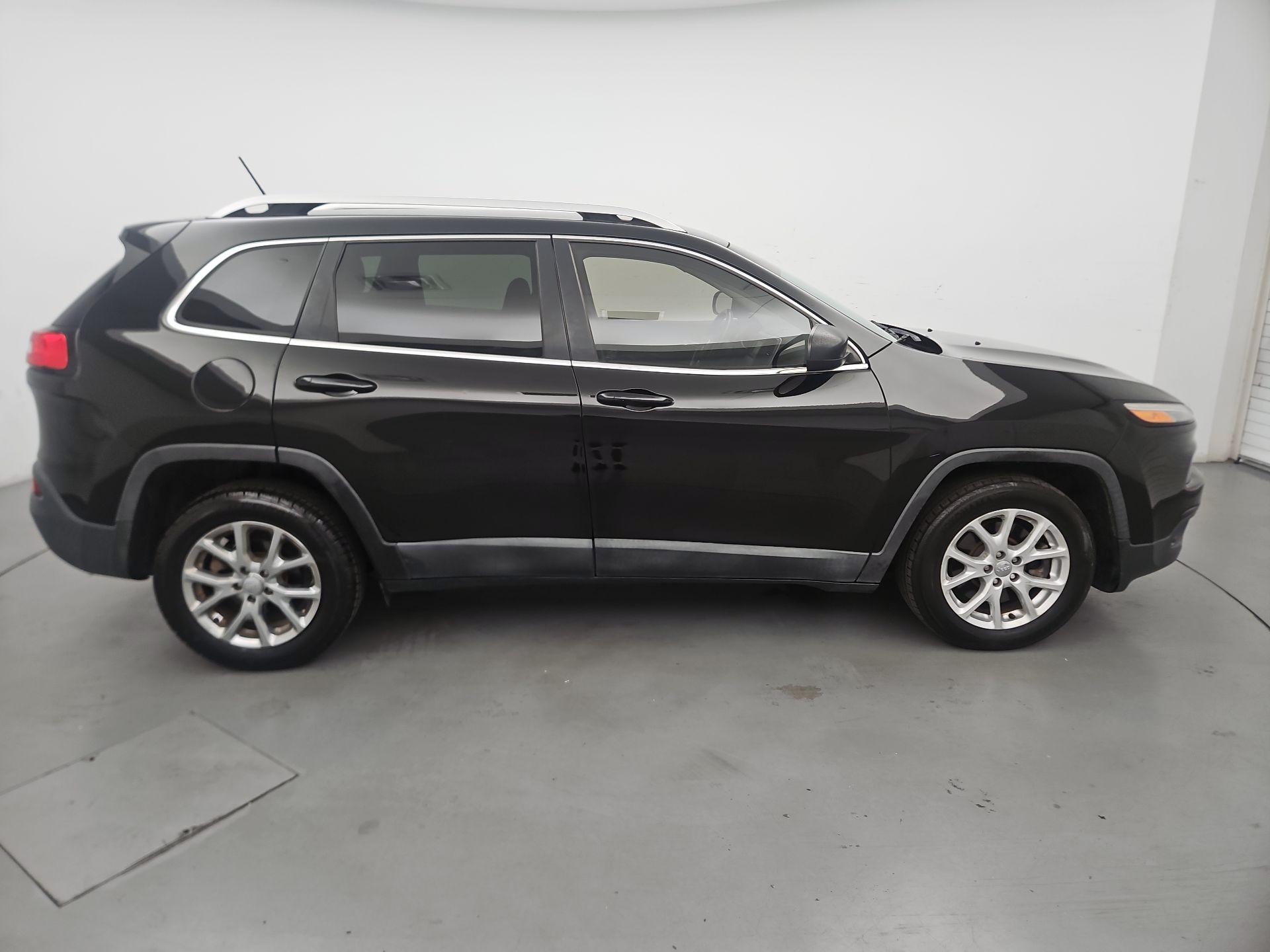 Thumbnail: 2018 Jeep Cherokee - 4