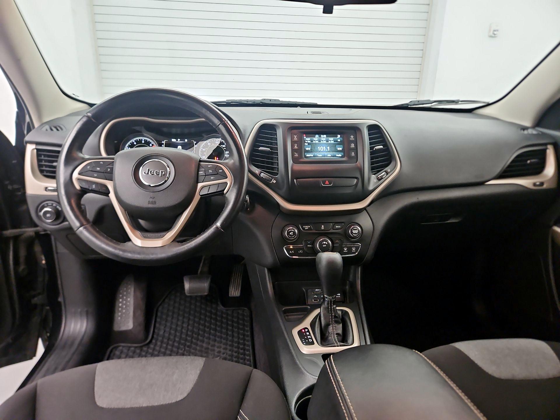 Thumbnail: 2018 Jeep Cherokee - 8