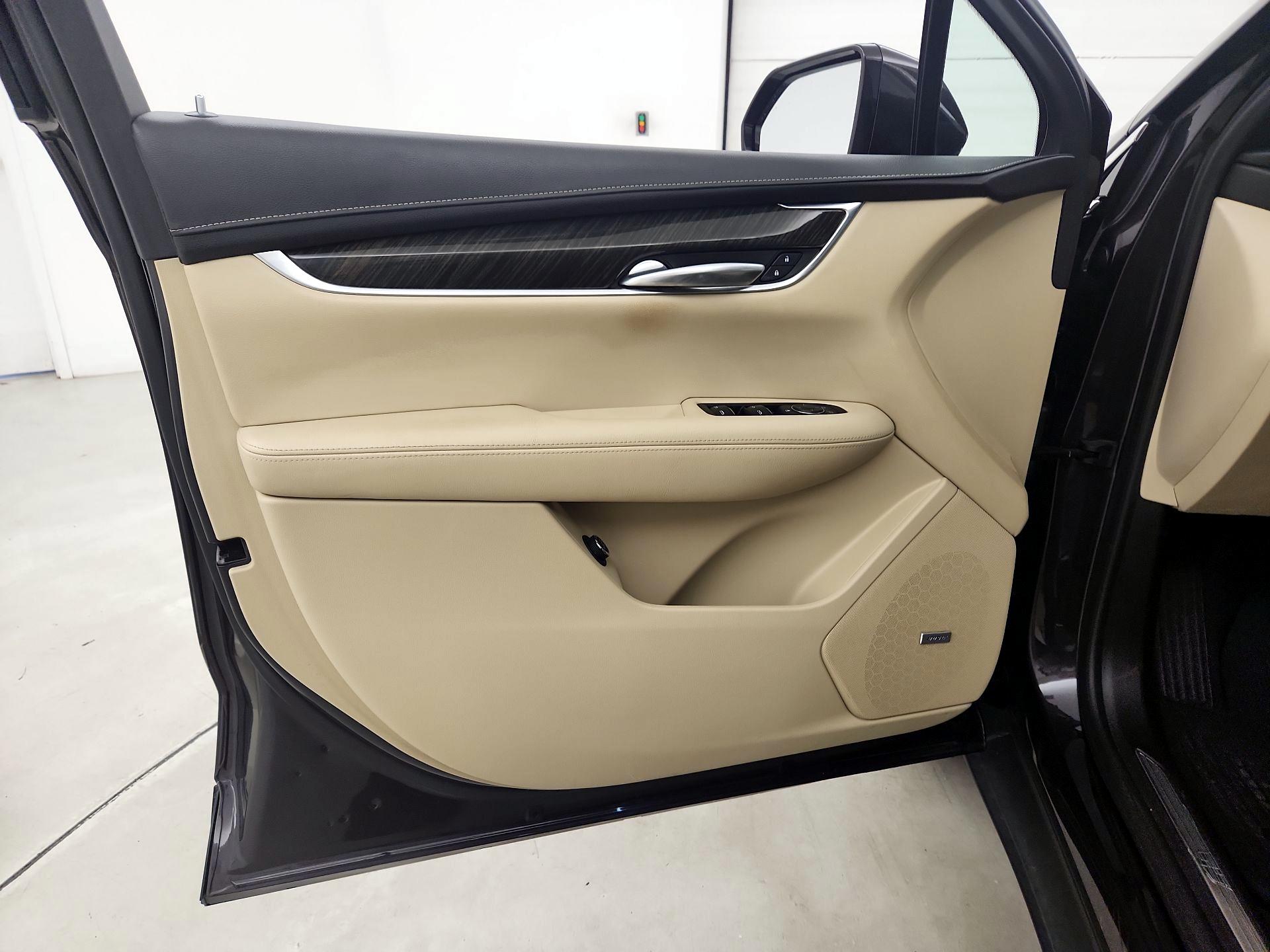 Thumbnail: 2018 Cadillac XT5 - 12
