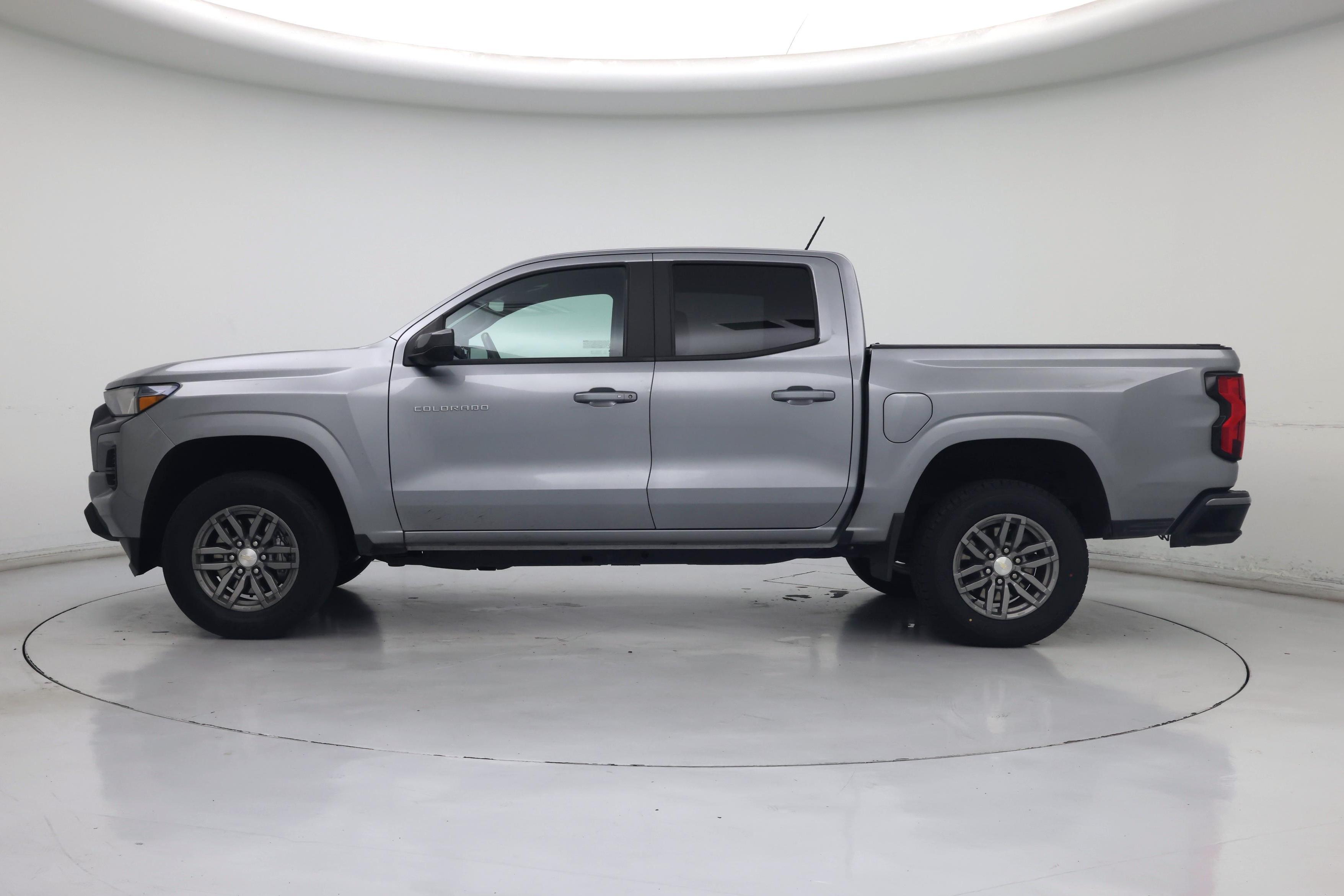 Thumbnail: 2023 Chevrolet Colorado - 3