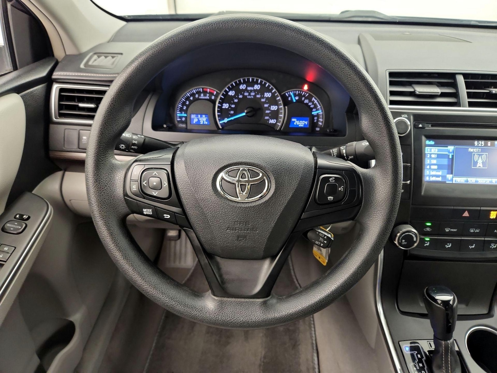 2015 Toyota Camry LE - Photo 11