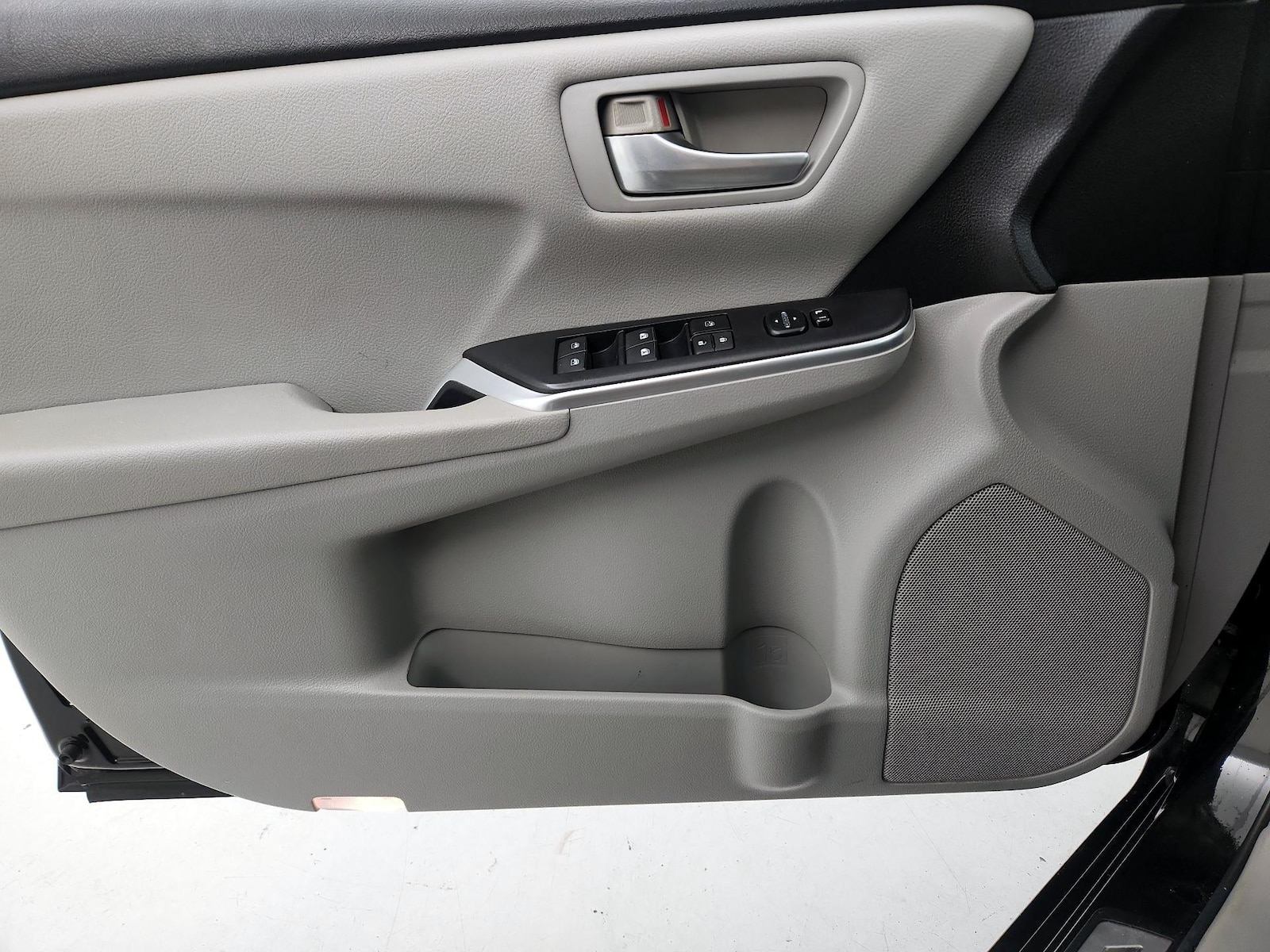 2015 Toyota Camry LE - Photo 13