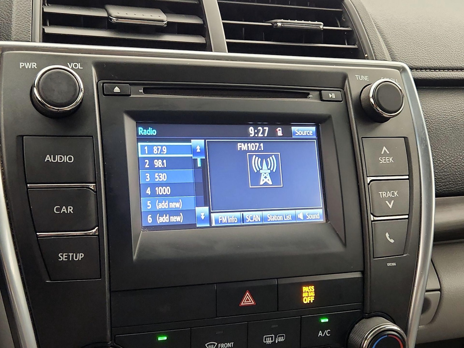 2015 Toyota Camry LE - Photo 16
