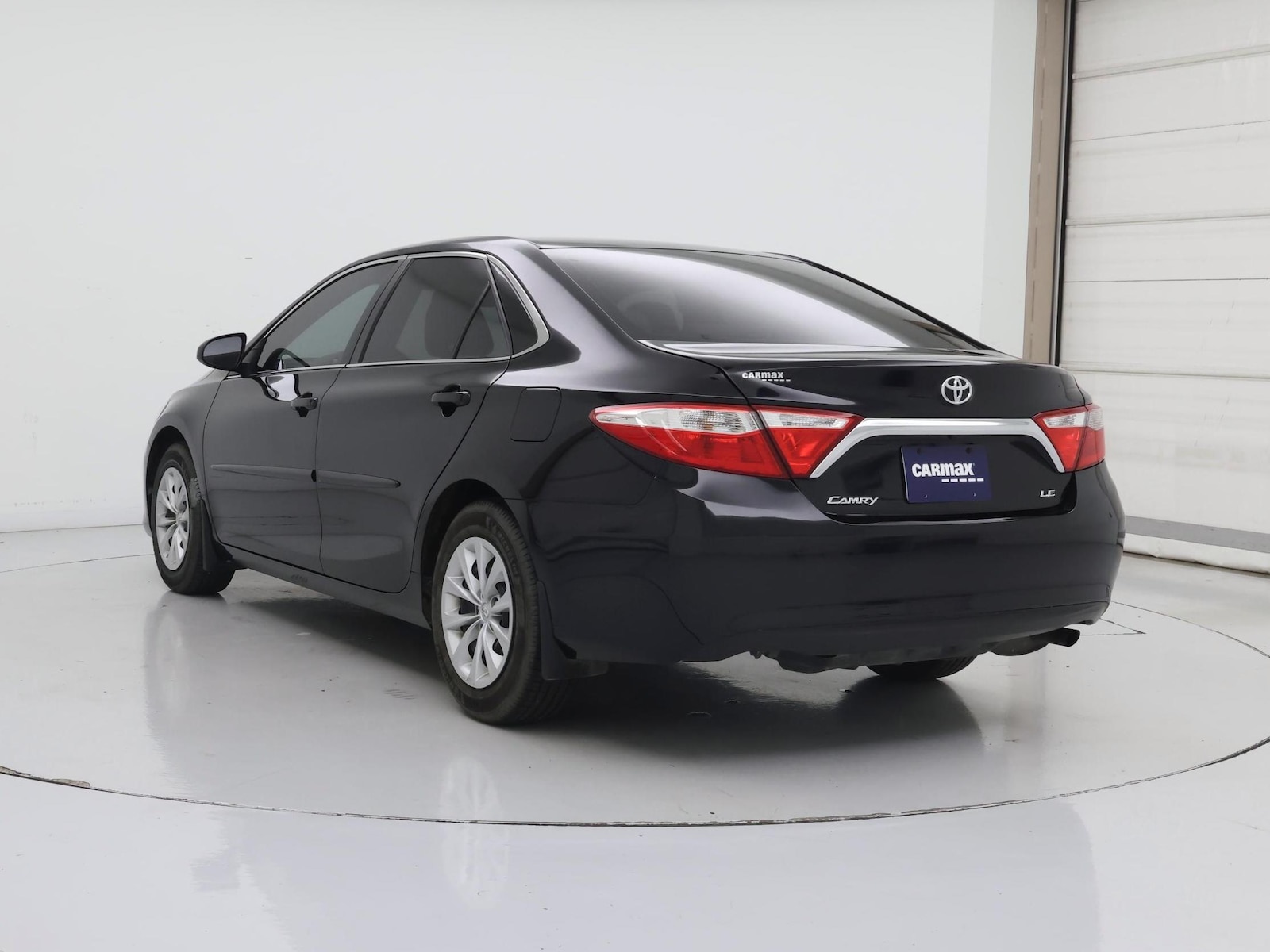 2015 Toyota Camry LE - Photo 3
