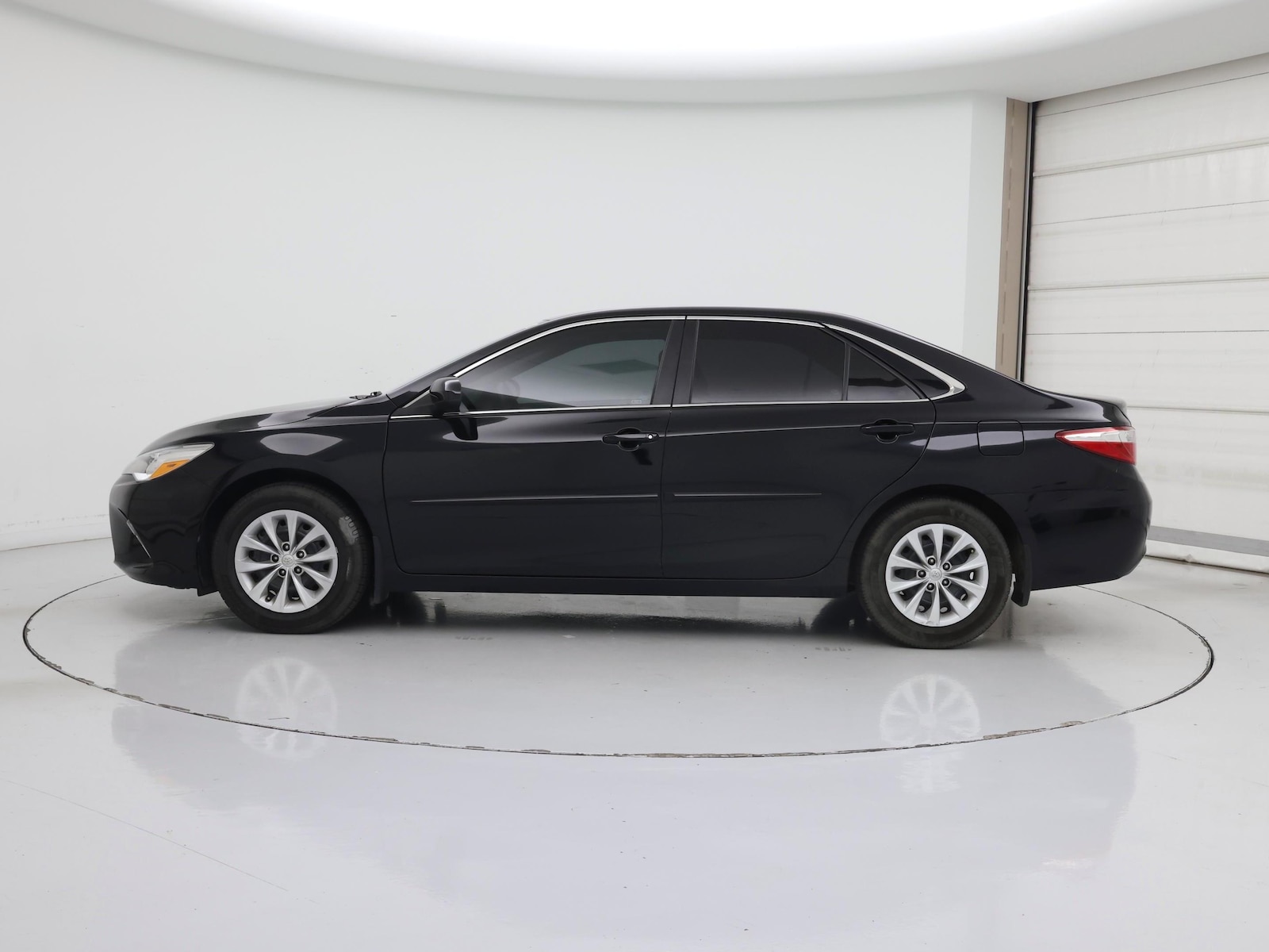 2015 Toyota Camry LE - Photo 4