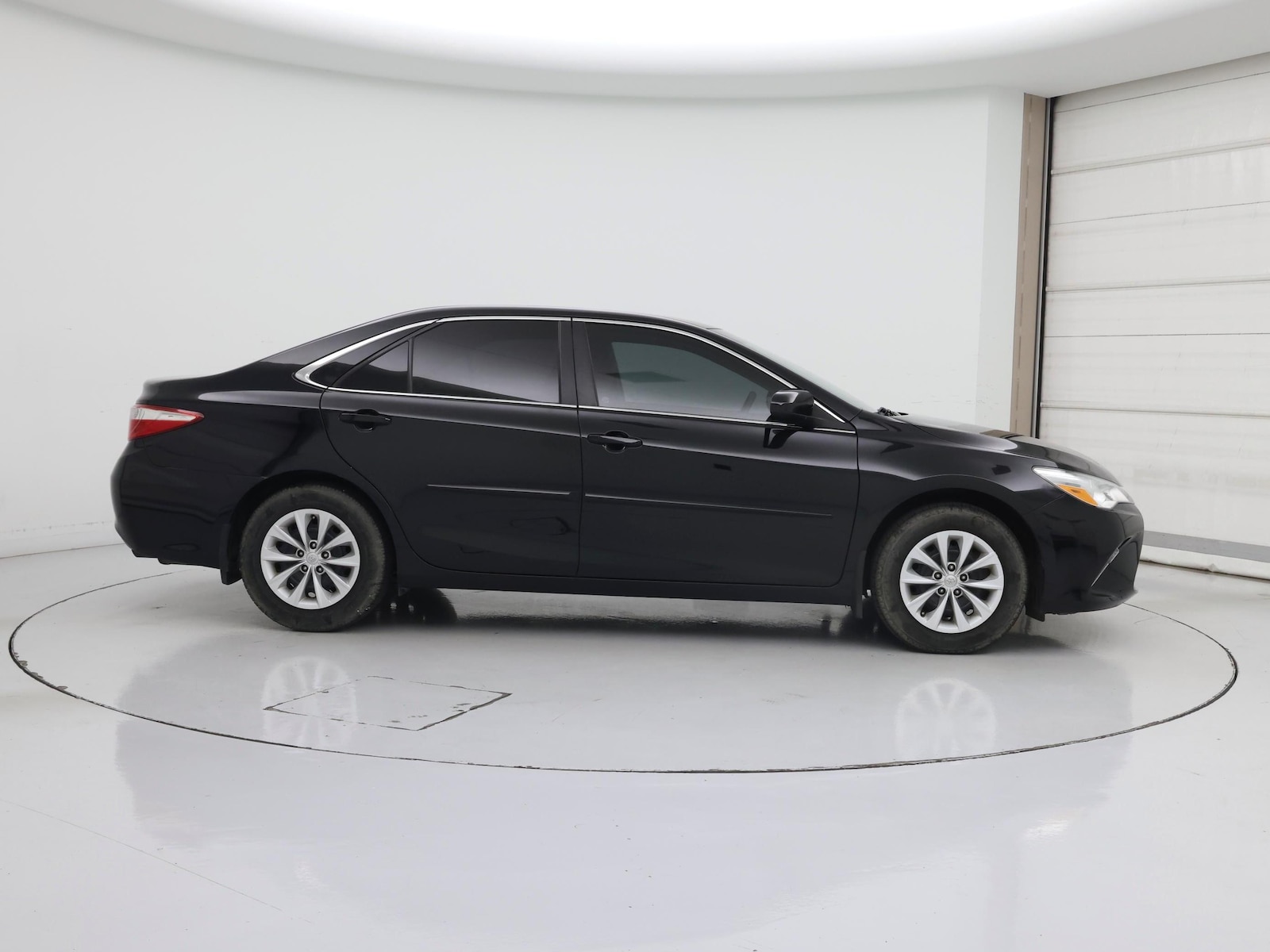 2015 Toyota Camry LE - Photo 8