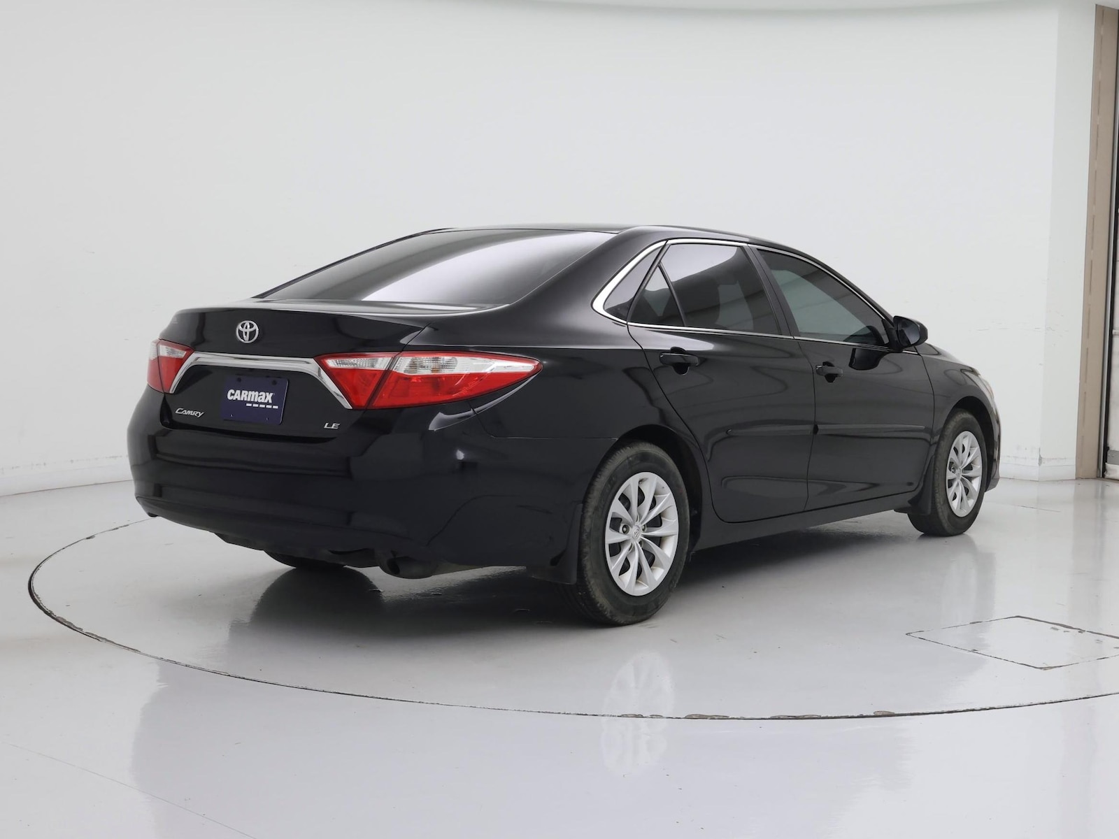 2015 Toyota Camry LE - Photo 9