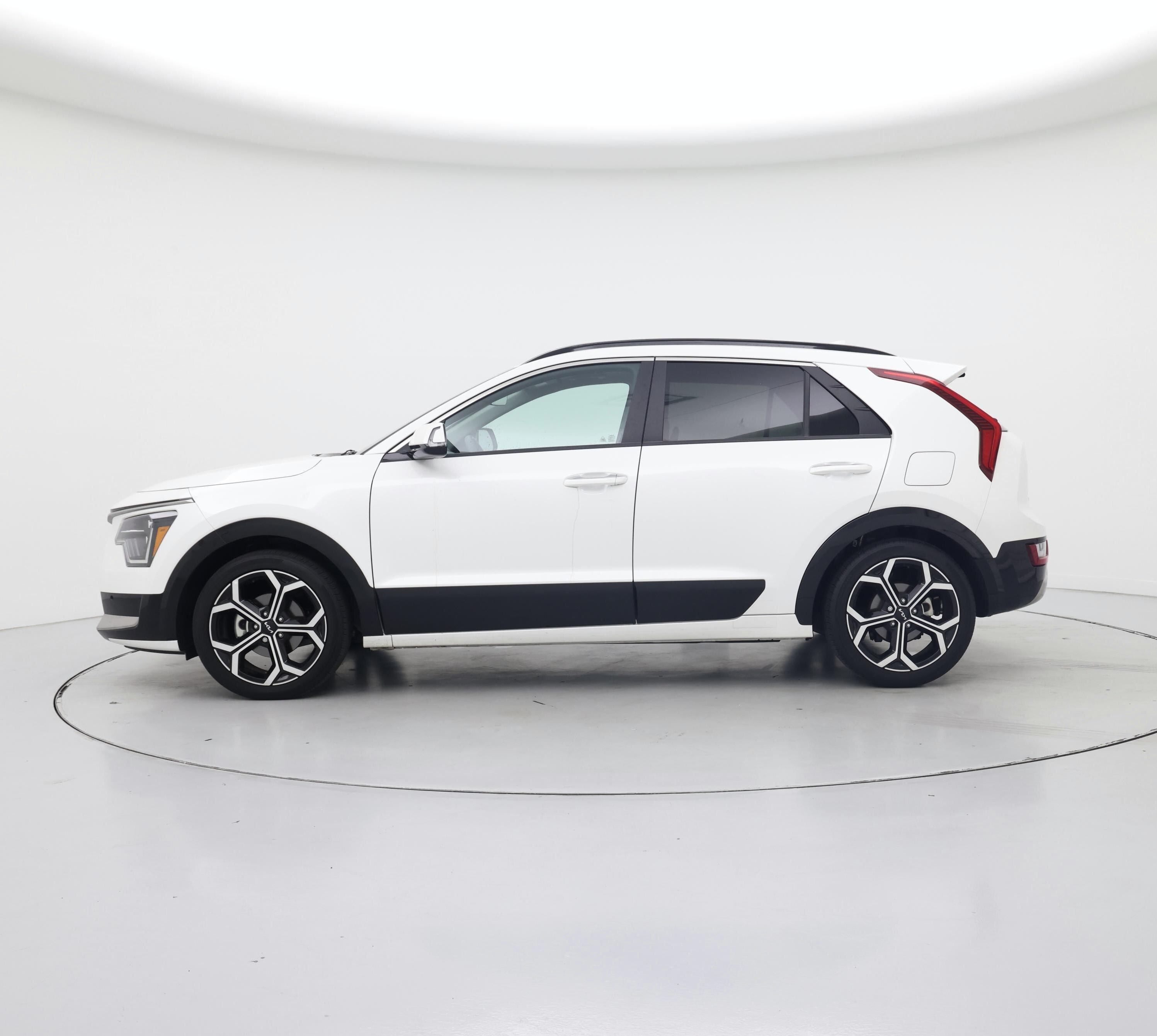 Thumbnail: 2023 Kia Niro - 3