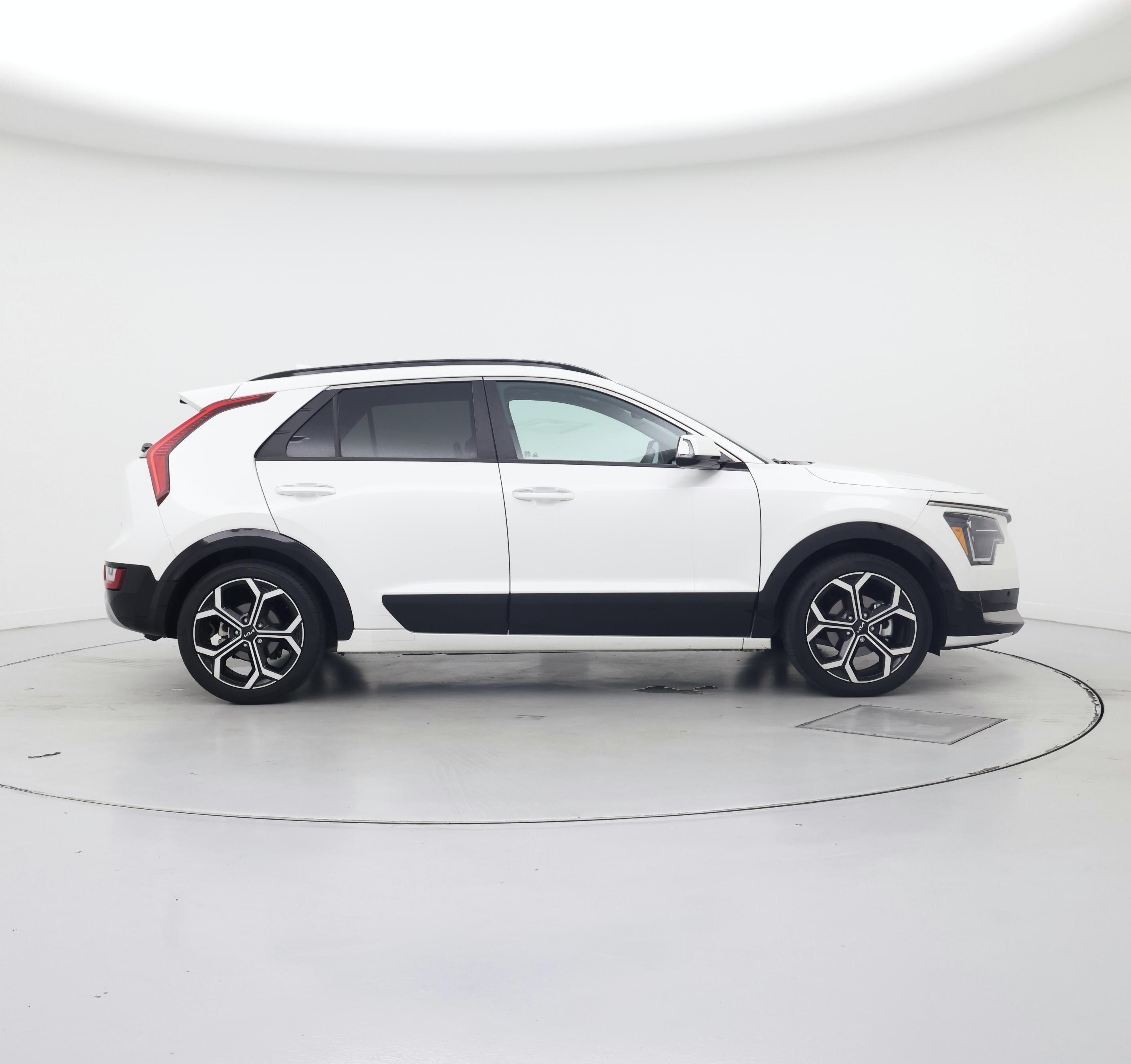 Thumbnail: 2023 Kia Niro - 7