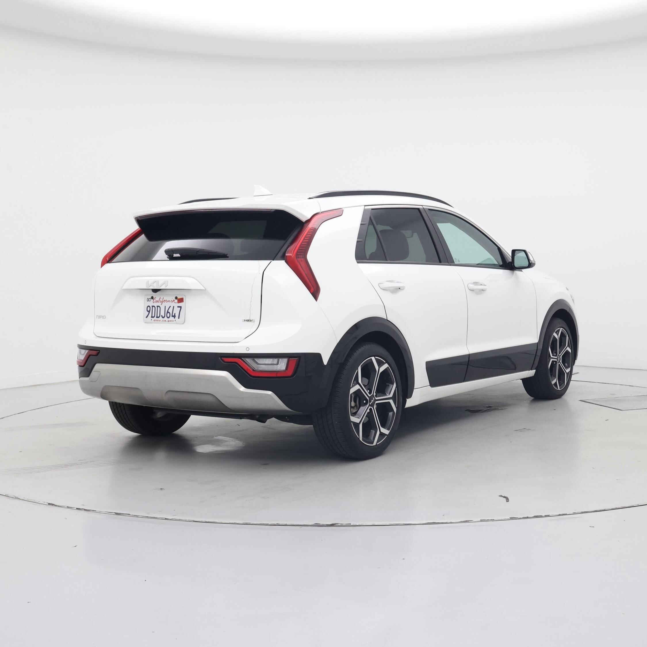 Thumbnail: 2023 Kia Niro - 8