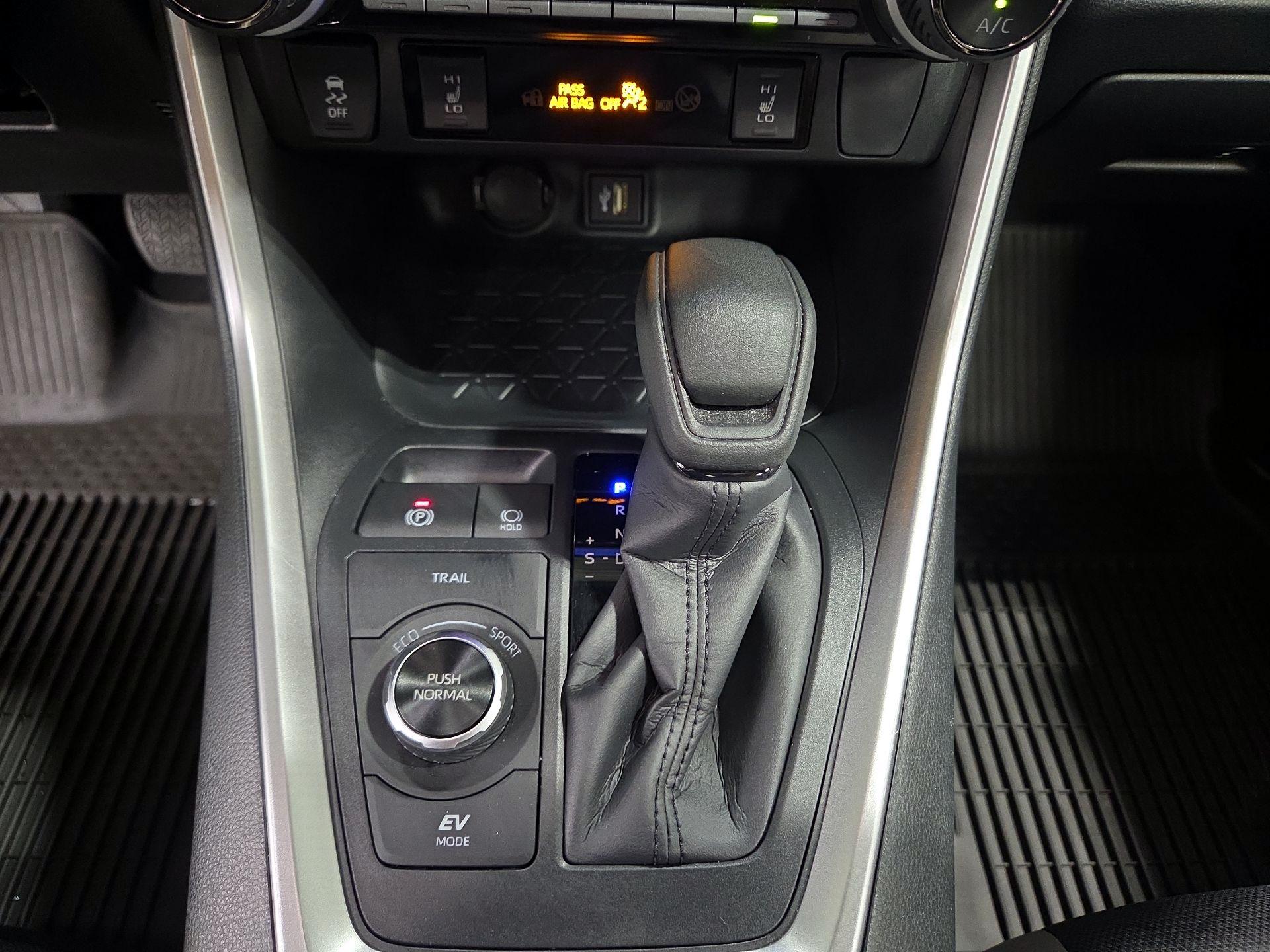 Thumbnail: 2025 Toyota RAV4 - 17