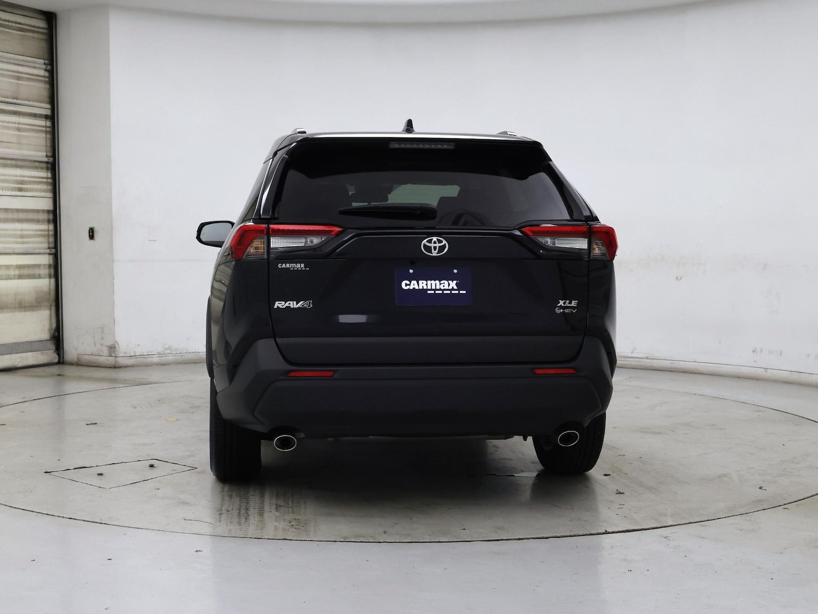 2025 Toyota RAV4 XLE - Photo 7