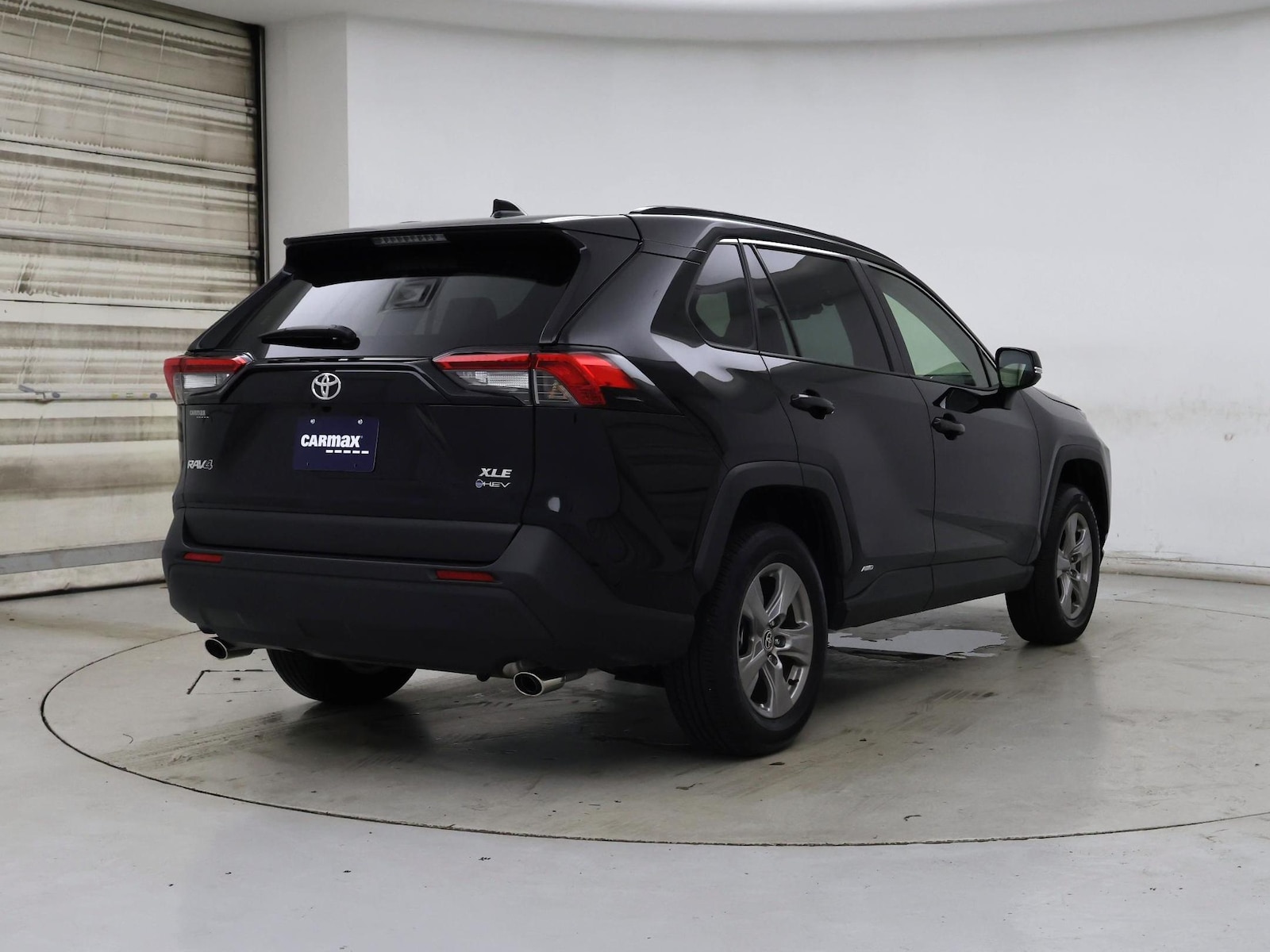 2025 Toyota RAV4 XLE - Photo 9