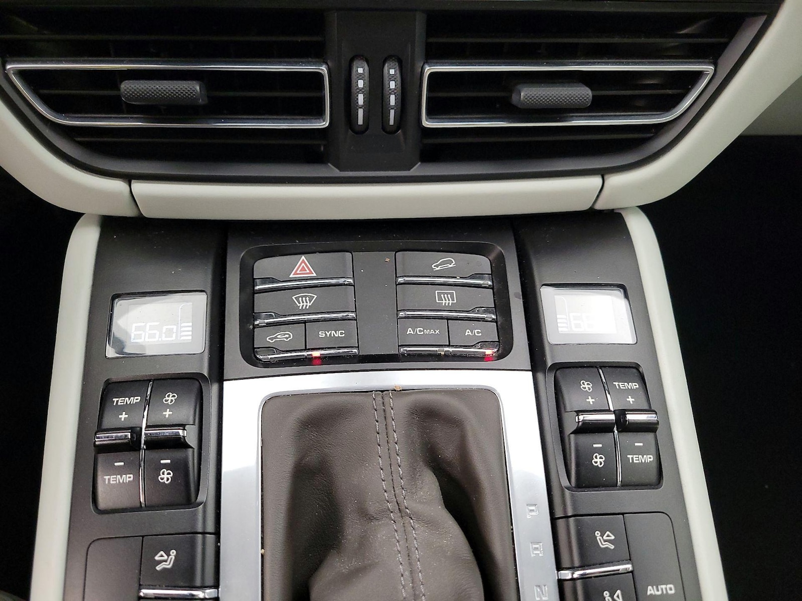 2020 Porsche Macan S - Photo 18