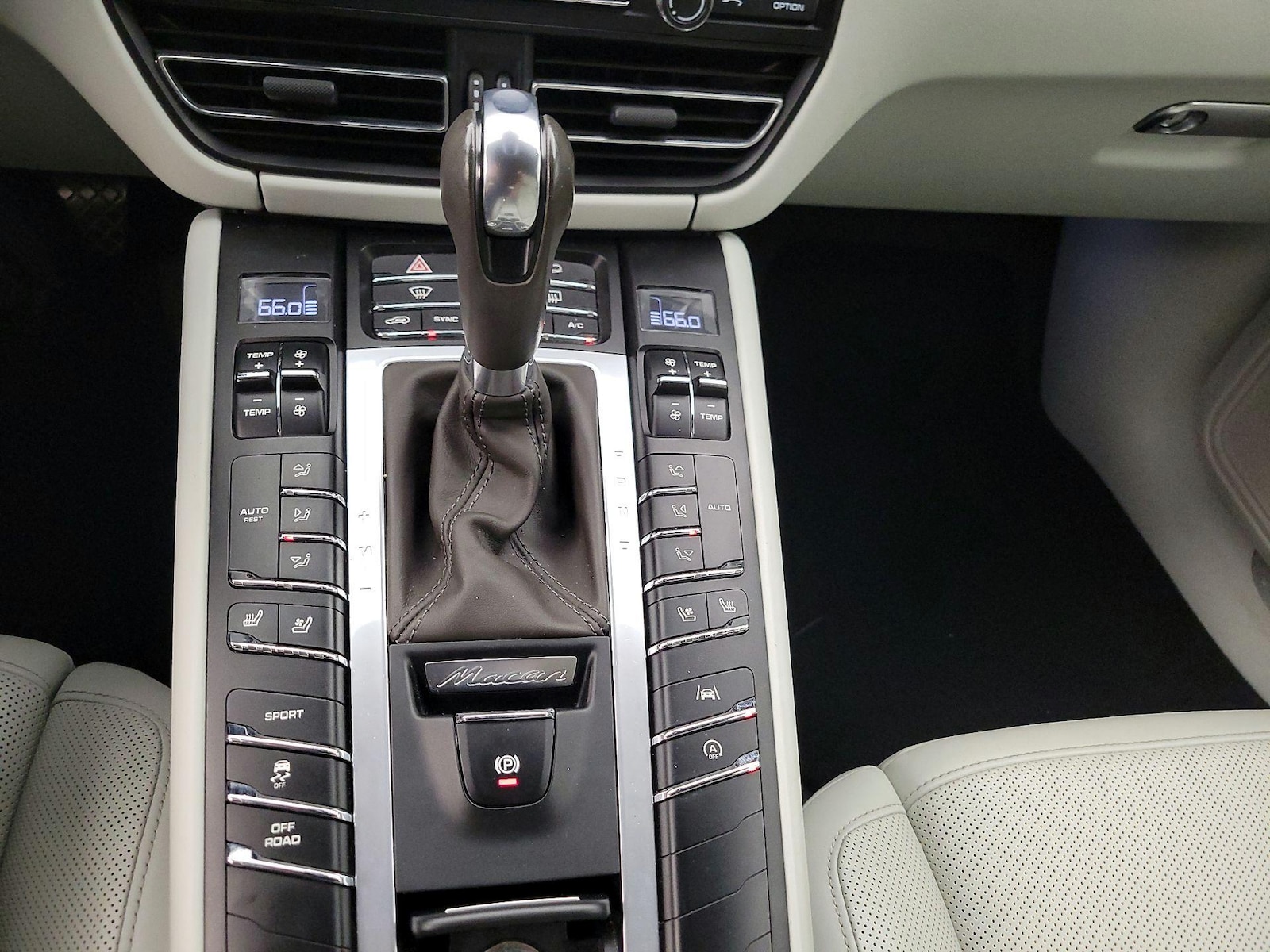 2020 Porsche Macan S - Photo 19