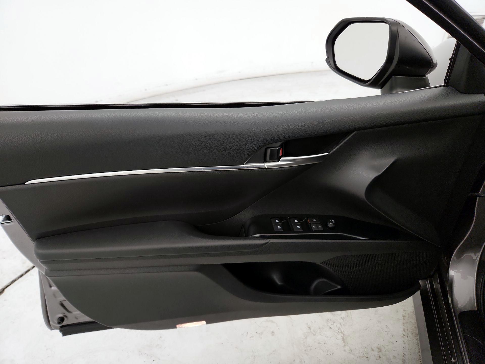 Thumbnail: 2019 Toyota Camry - 12