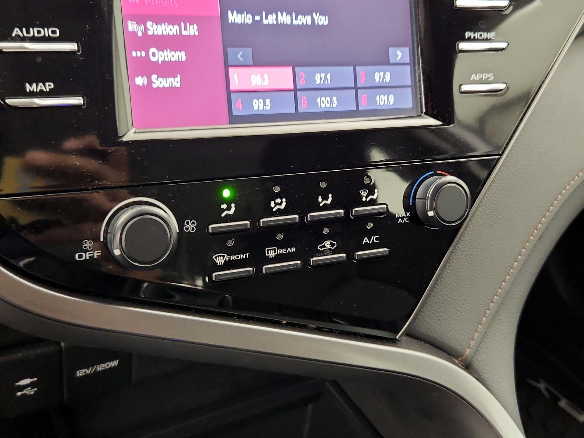 Thumbnail: 2019 Toyota Camry - 16