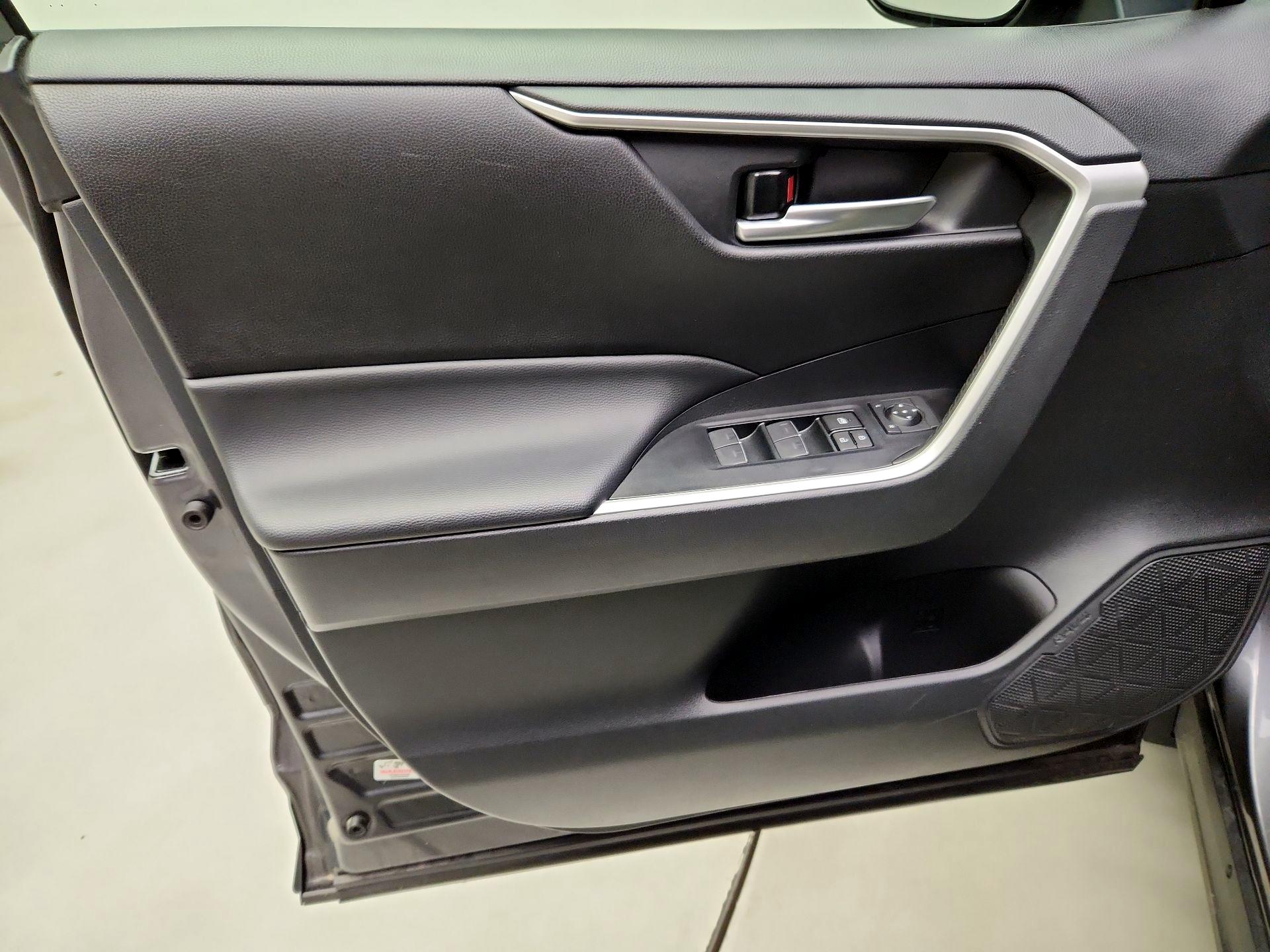 Thumbnail: 2024 Toyota RAV4 - 10