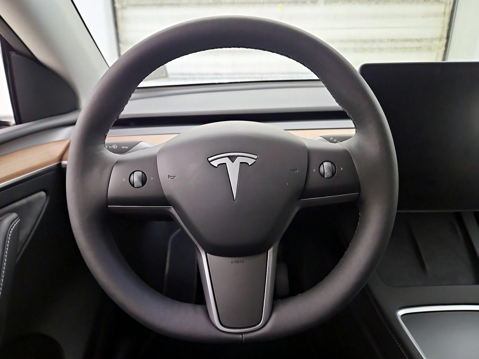 2024 Tesla Model Y Long Range - Photo 11