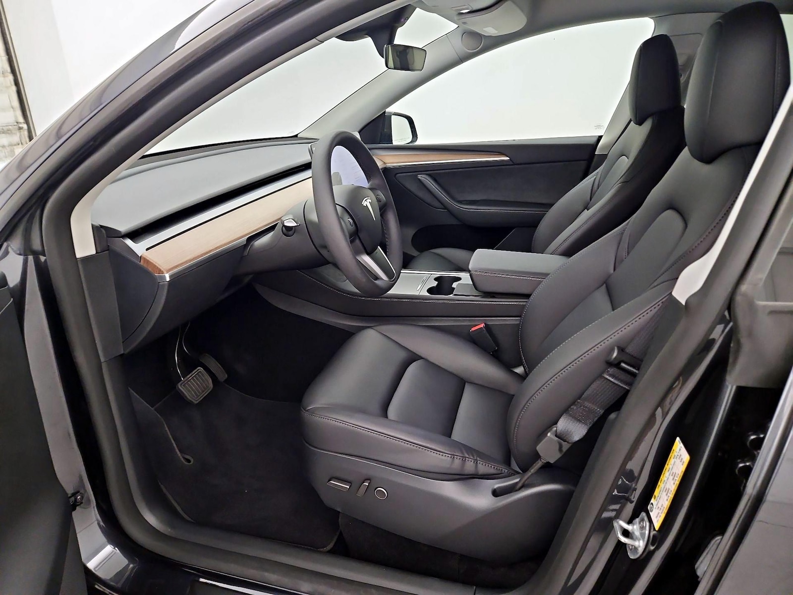 2024 Tesla Model Y Long Range - Photo 12
