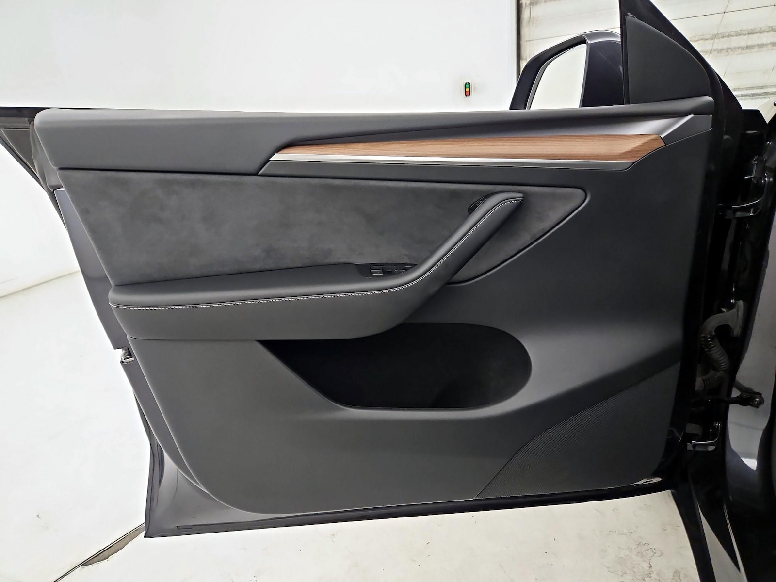 2024 Tesla Model Y Long Range - Photo 13